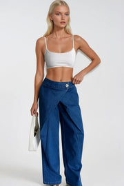 High-Waisted Blue Jeans with Envelope Gold Accessories
