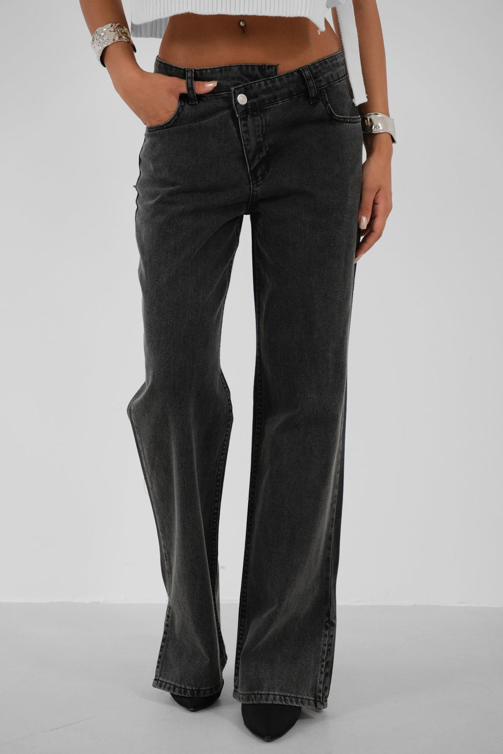 Asymmetric Kemer Slit Hem Black Jeans
