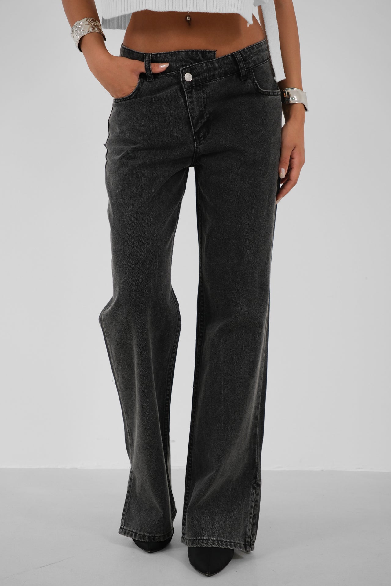 Asymmetric Kemer Slit Hem Black Jeans