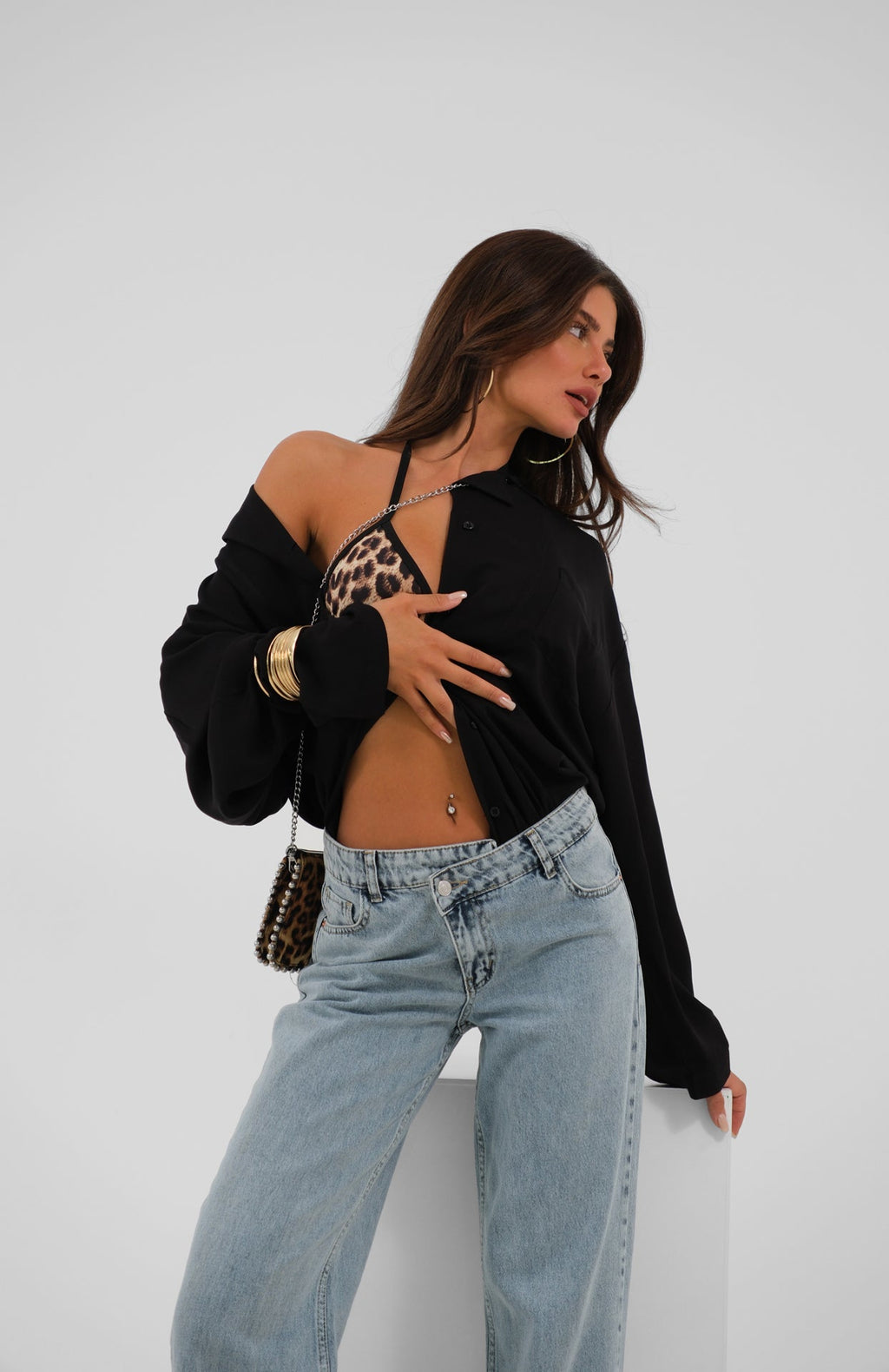 Asymmetric Waistt Hem Slit Blue Jeans