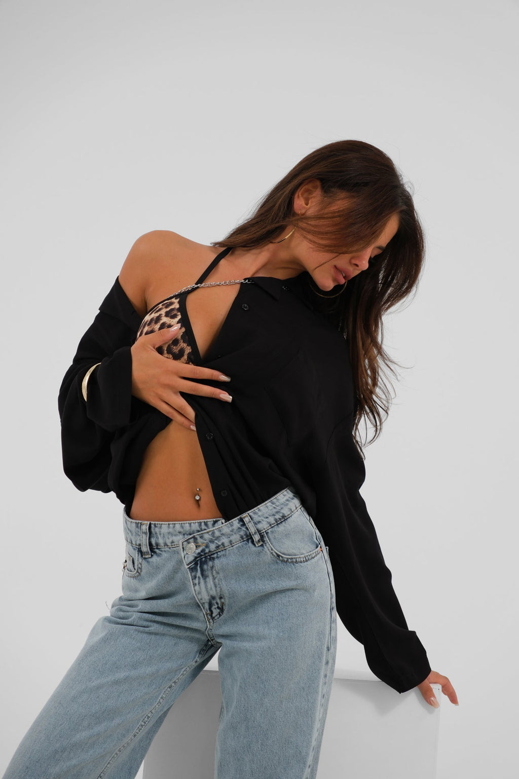Asymmetric Waistt Hem Slit Blue Jeans