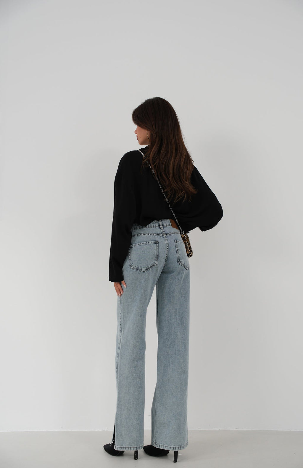 Asymmetric Waistt Hem Slit Blue Jeans