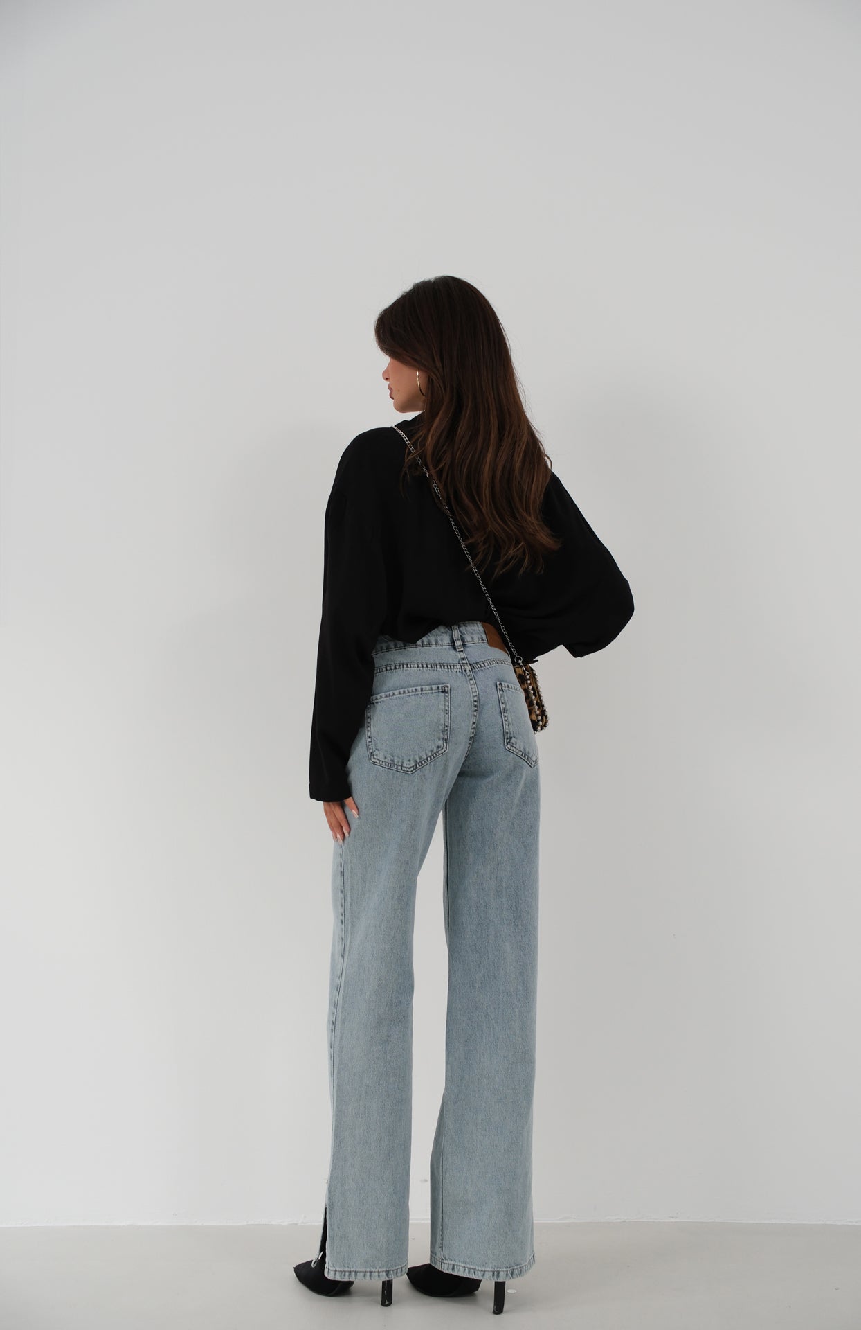 Asymmetric Waistt Hem Slit Blue Jeans