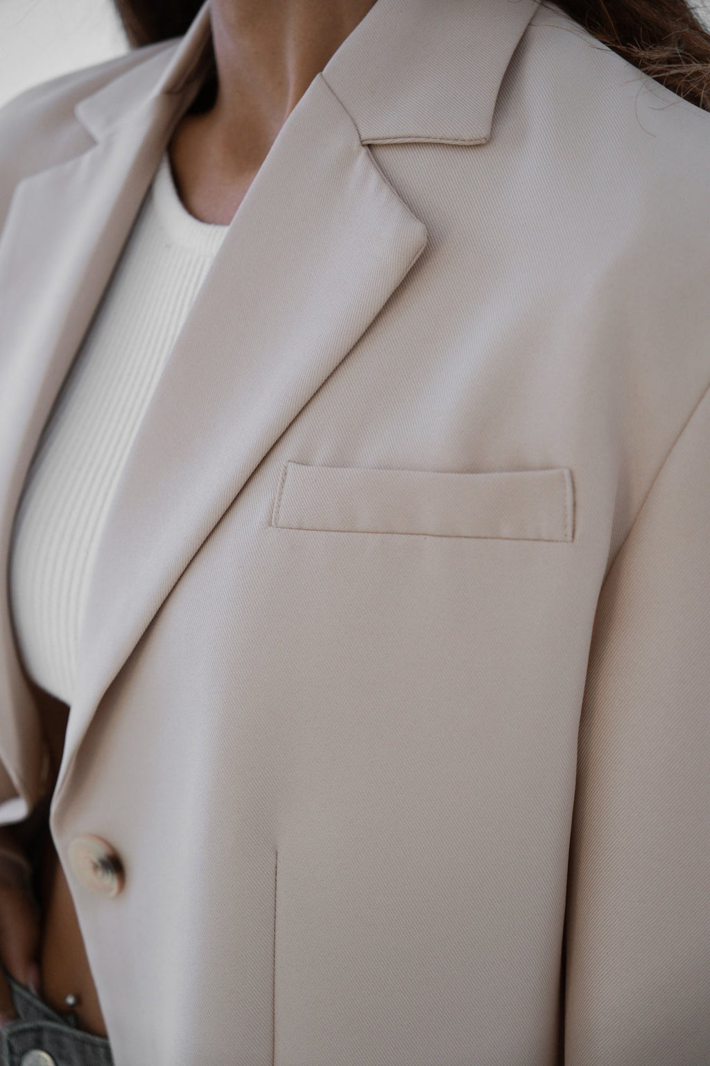 Lining Detail Shoulder-Padded Beige Blazer