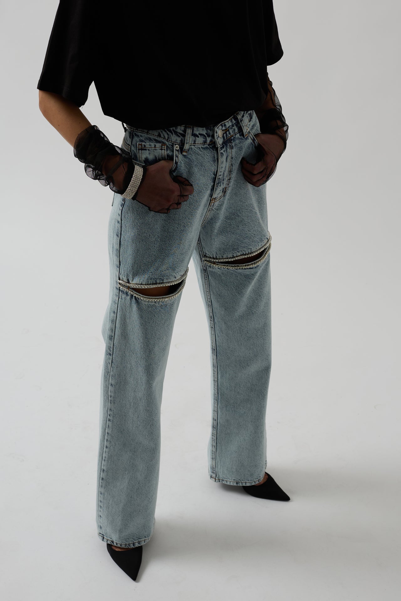 Leg Cut-Out Blue Stone Detail Jeanss