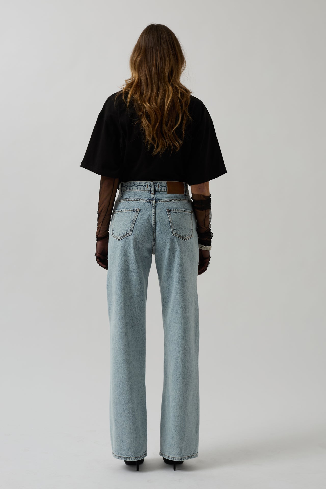 Leg Cut-Out Blue Stone Detail Jeanss