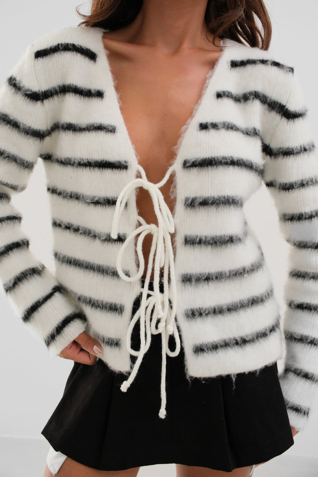 Bagcik Detailed Striped Sakalli Knit White Cardigan