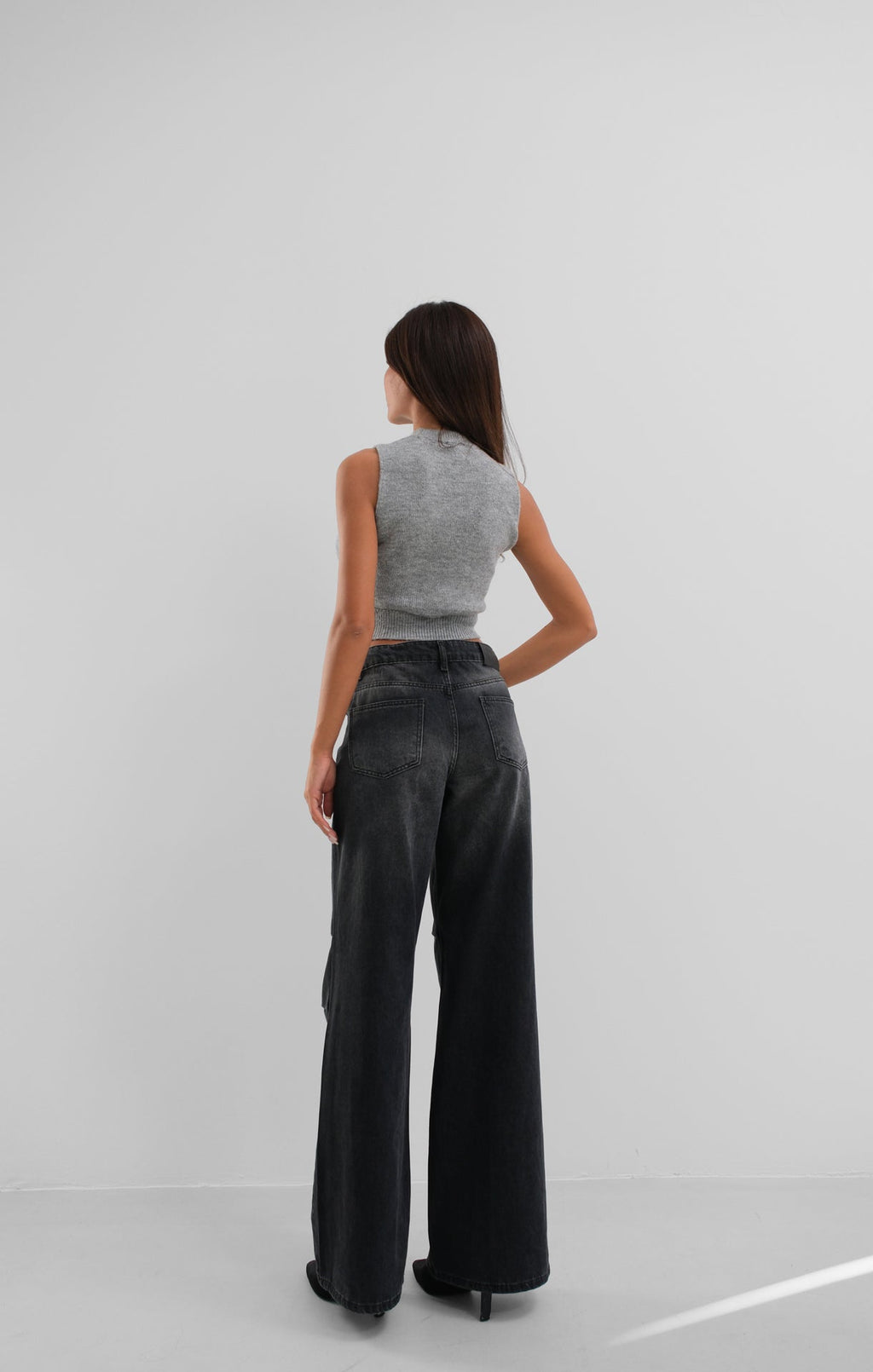 Low-Cut Stone Knitted Gray Blouse