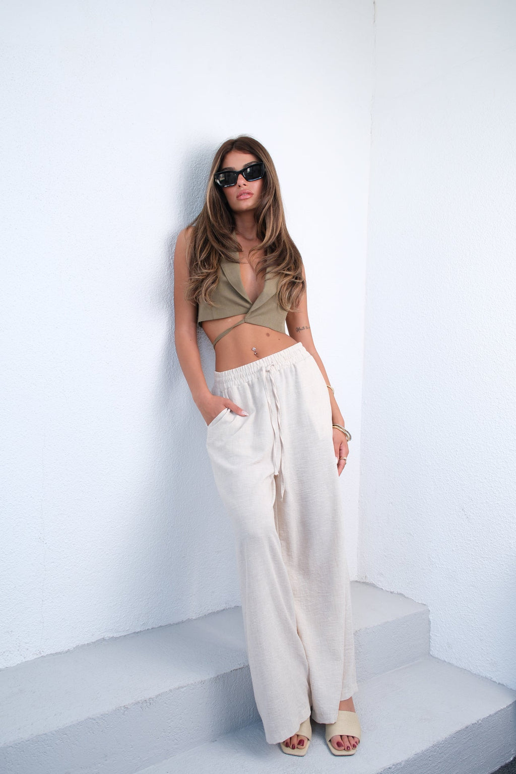 Accessory Detail Linen Beige Pants