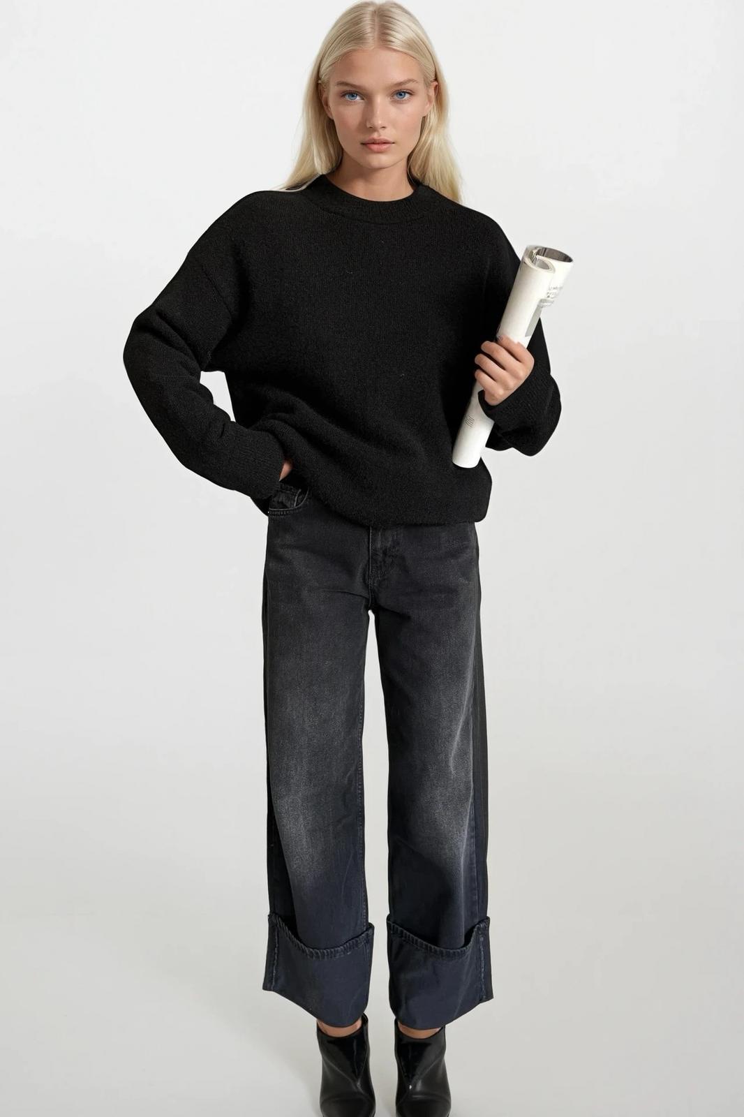 Crew Neck Basic Black Sweater