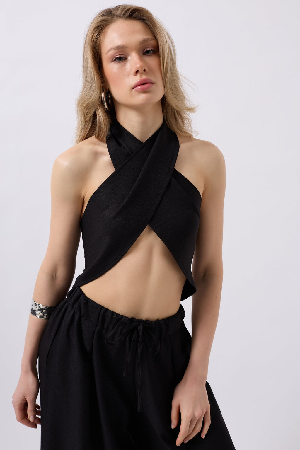 Cross Tie Linen Black Crop