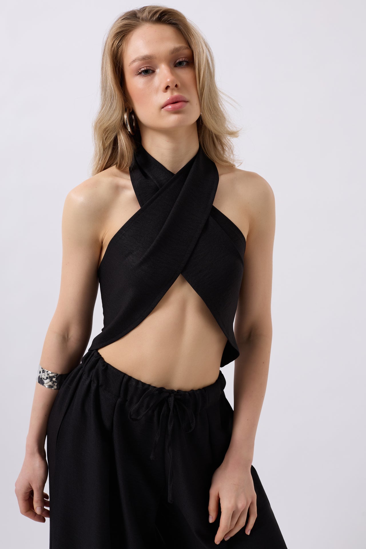 Cross Tie Linen Black Crop