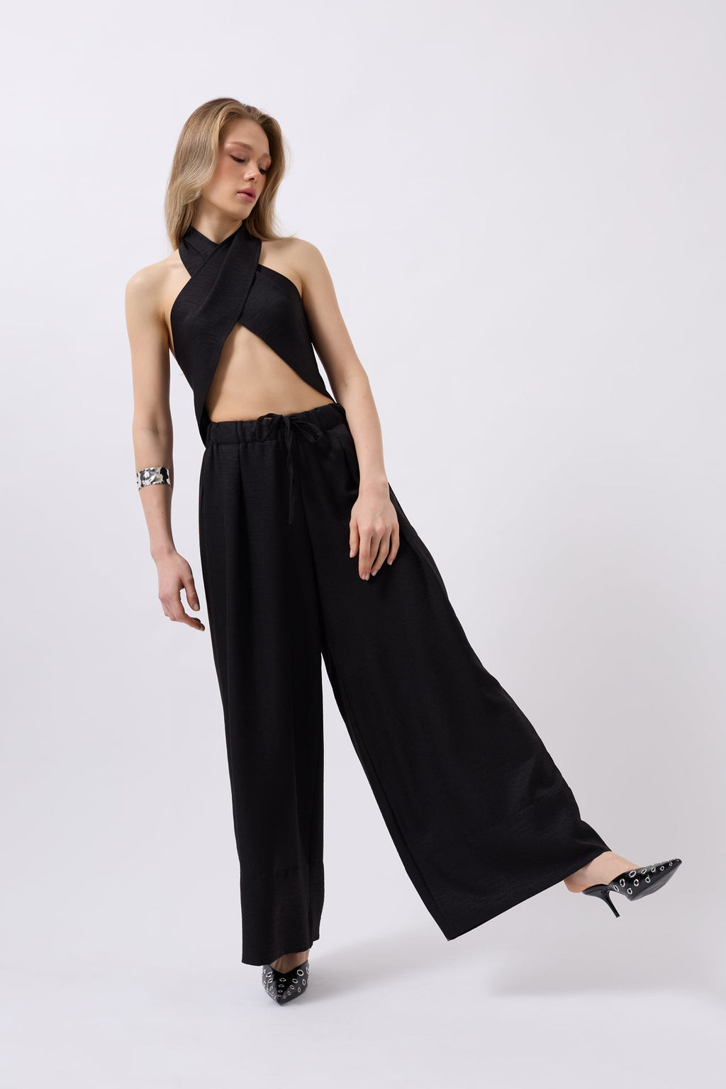 Cross Tie Linen Black Crop