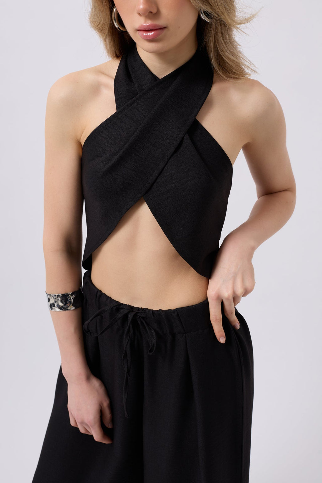 Cross Tie Linen Black Crop