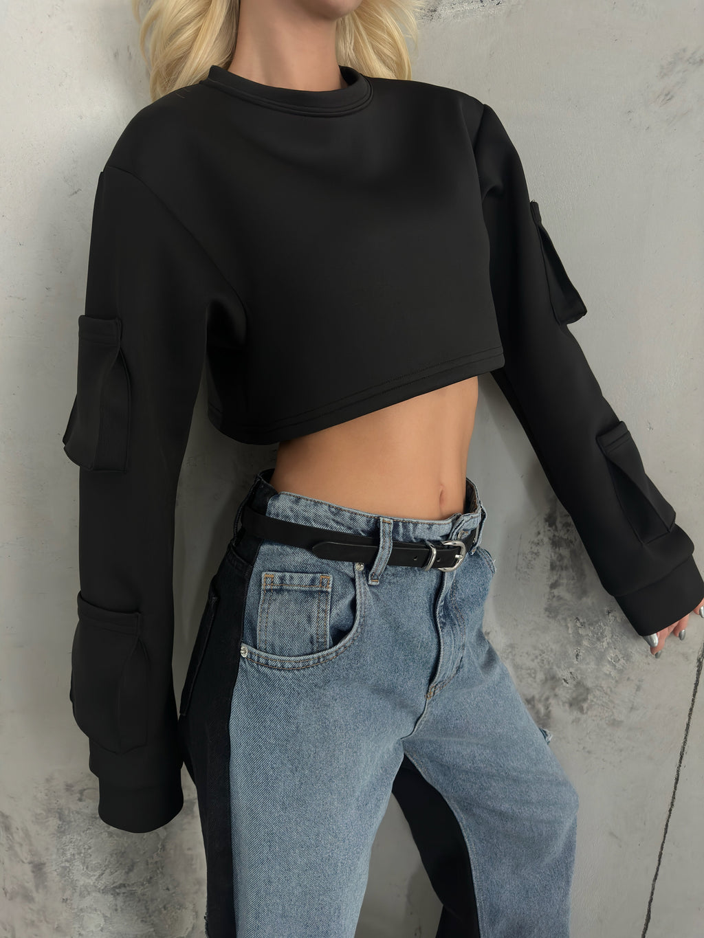 Pocket Detail Black Crop Sweatshirt
