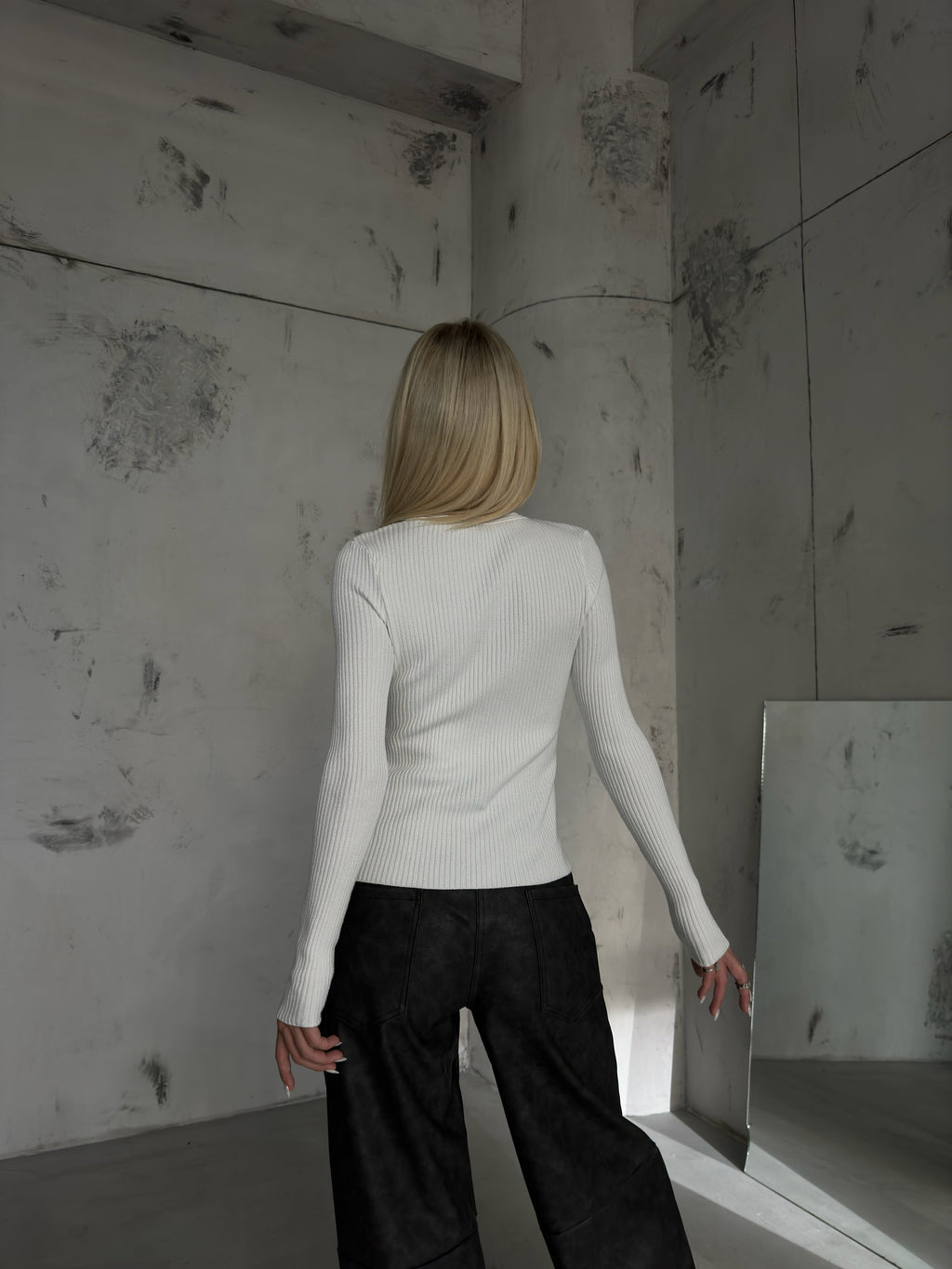 Zipper Detail White Knit Blouse
