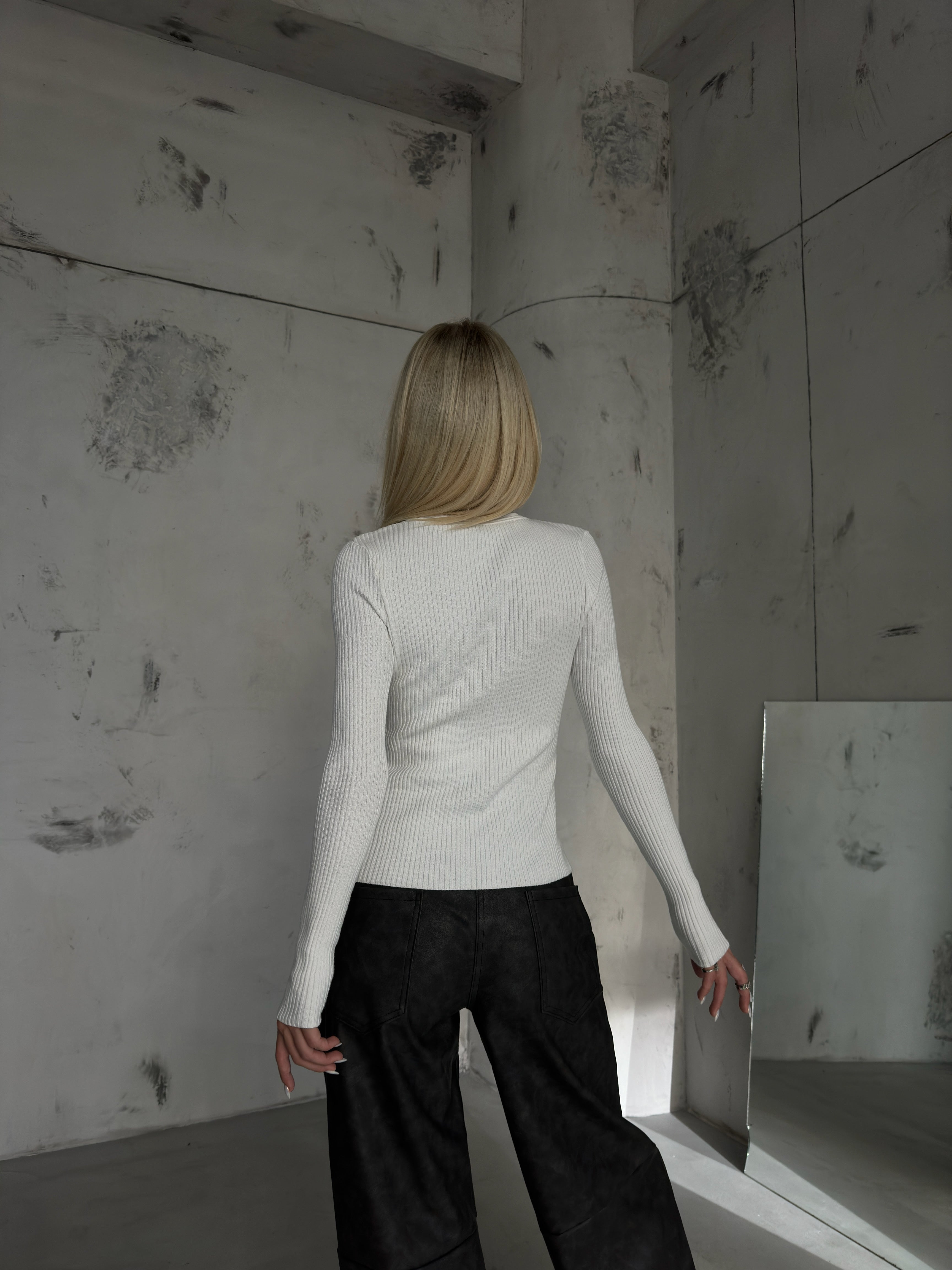 Zipper Detail White Knit Blouse