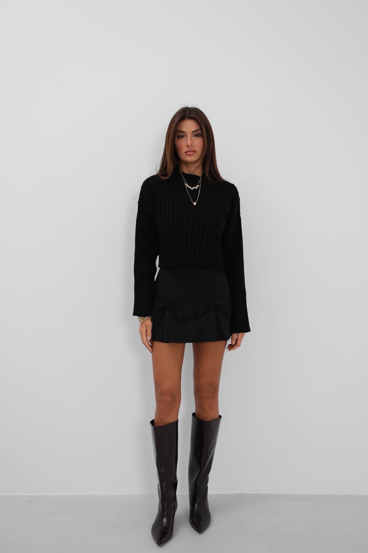 Ribbed Crop Knit Black Sweatshirts
