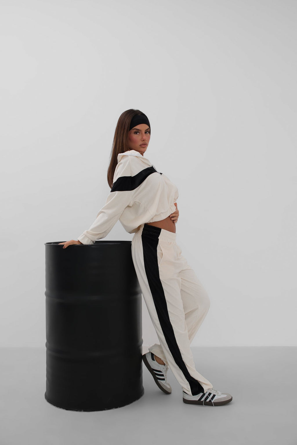 Contrast Detail Zippered Velvet Tracksuit White Set