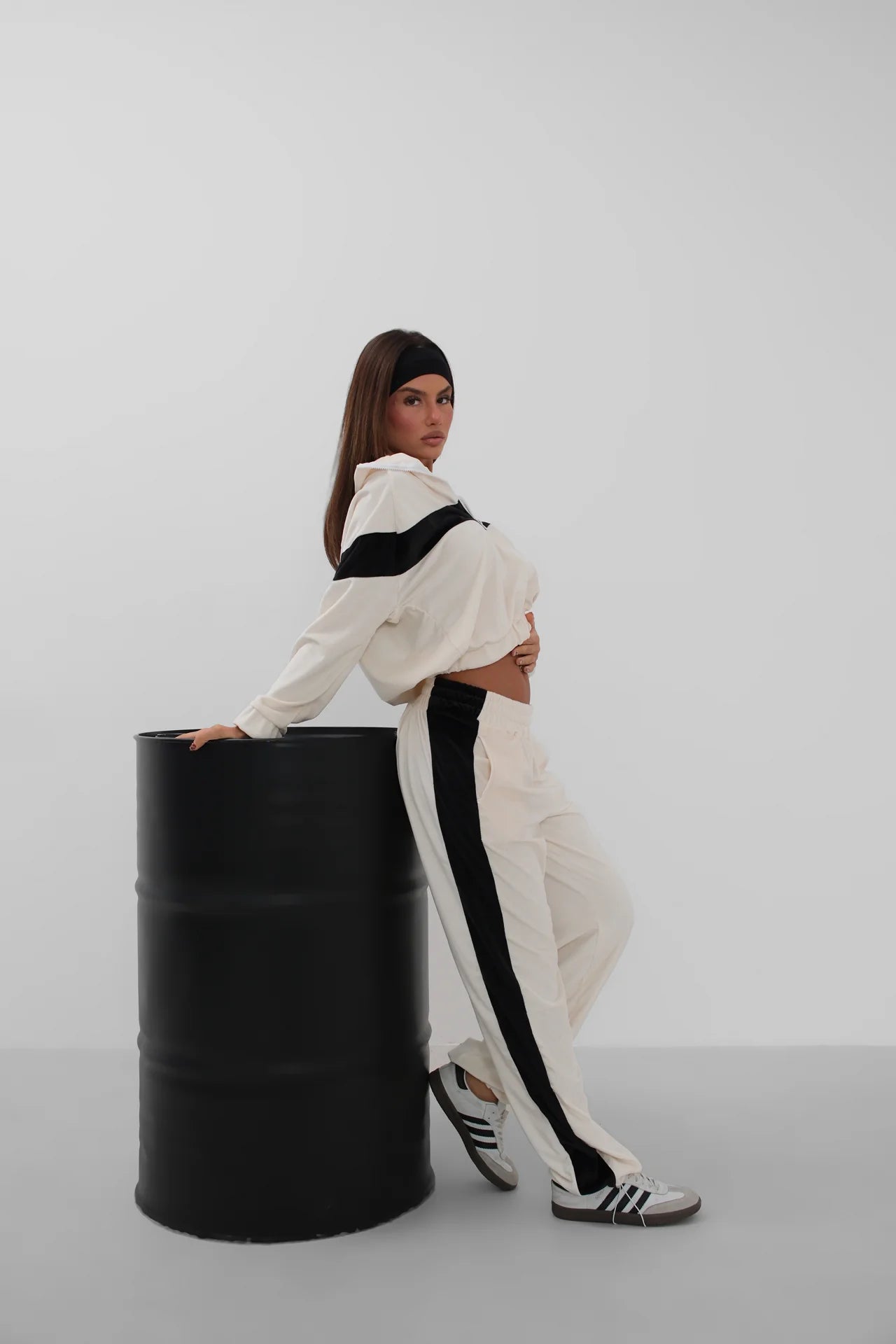 Garnished Zippered Velvet Tracksuit White Set