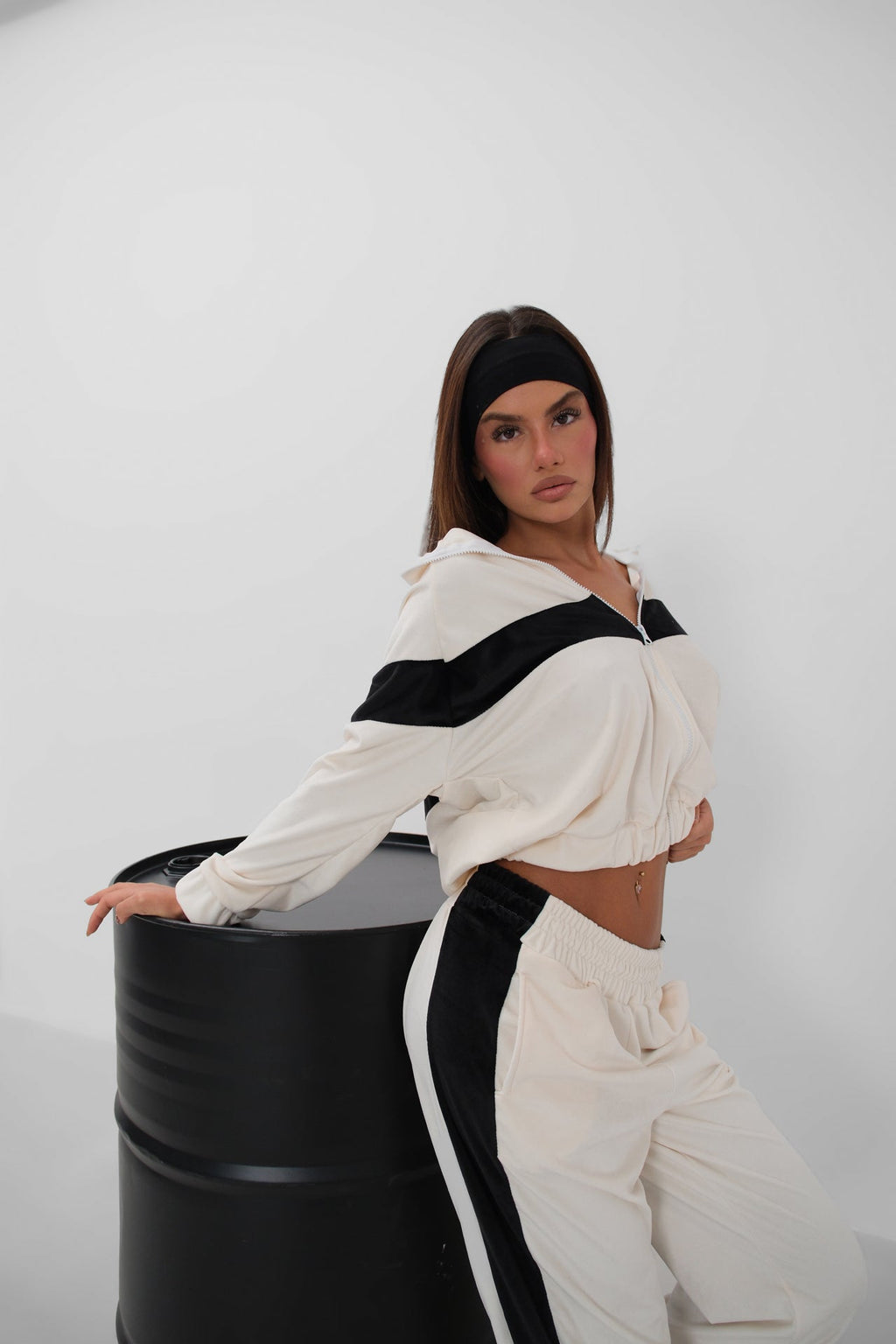 Contrast Detail Zippered Velvet Tracksuit White Set