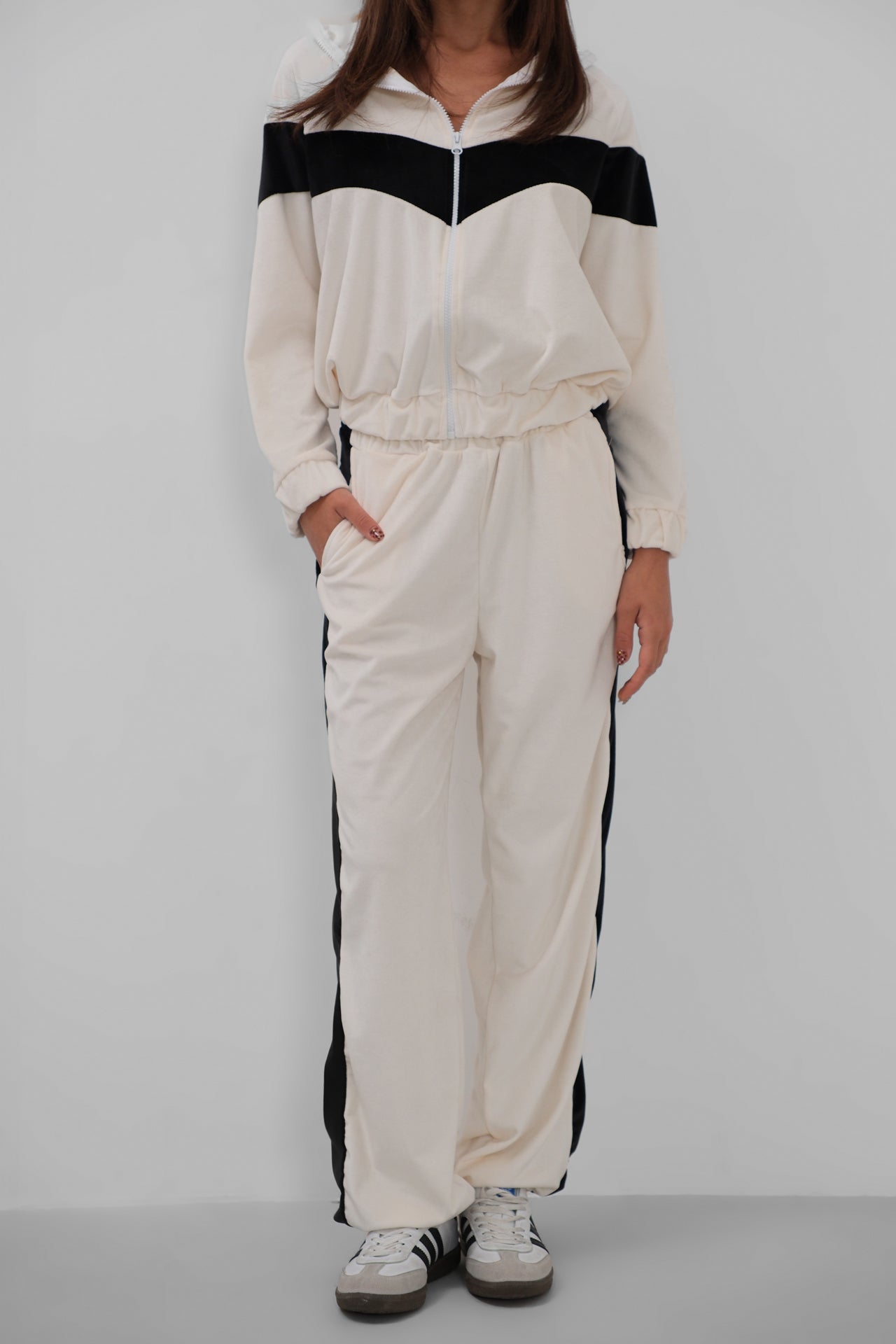 Contrast Detail Zippered Velvet Tracksuit White Set