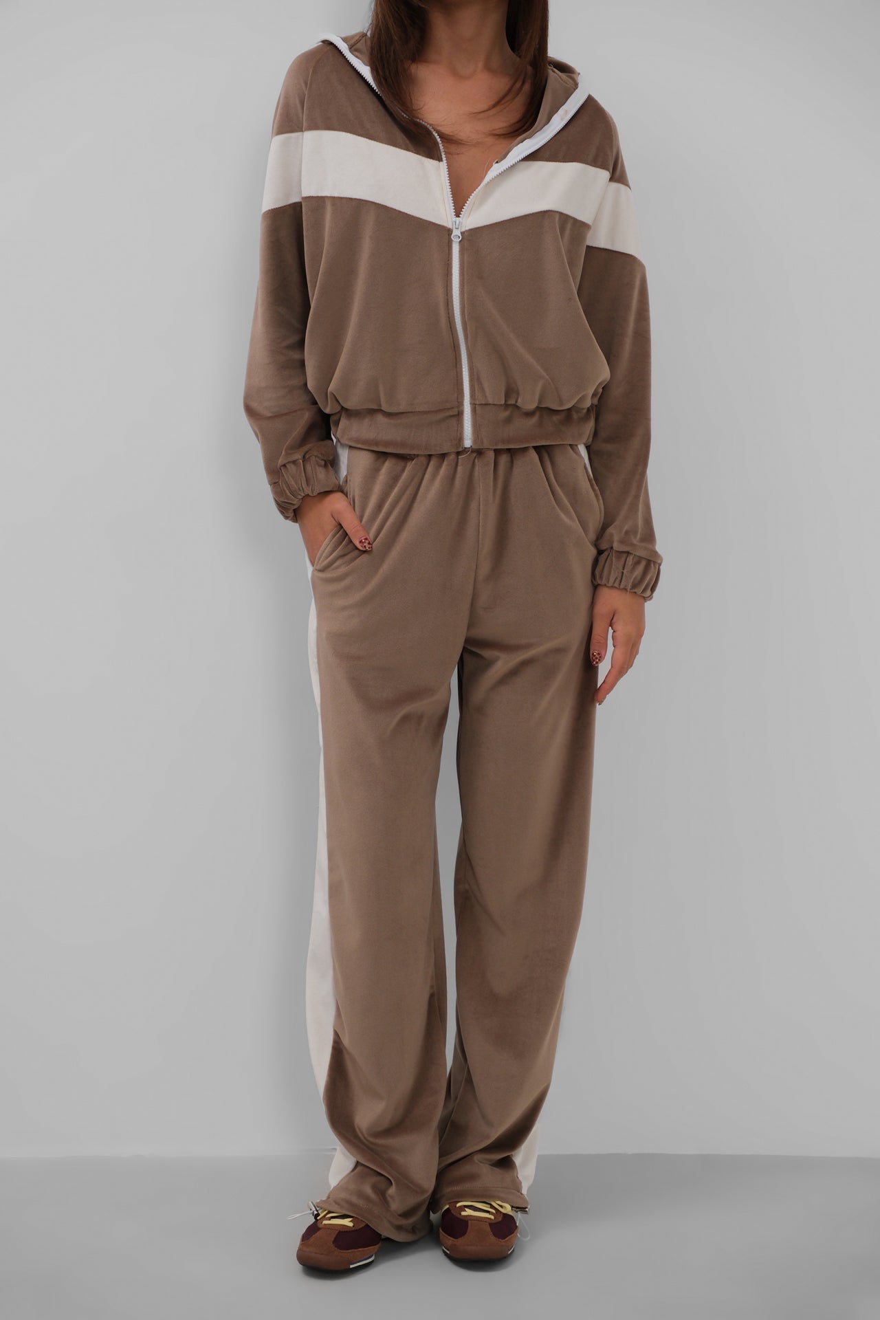 Trim Detail Zippered Andlvet Tracksuit Brown Set