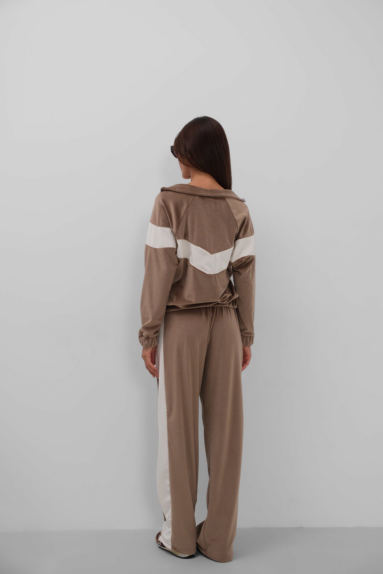 Trim Detail Zippered Andlvet Tracksuit Brown Set