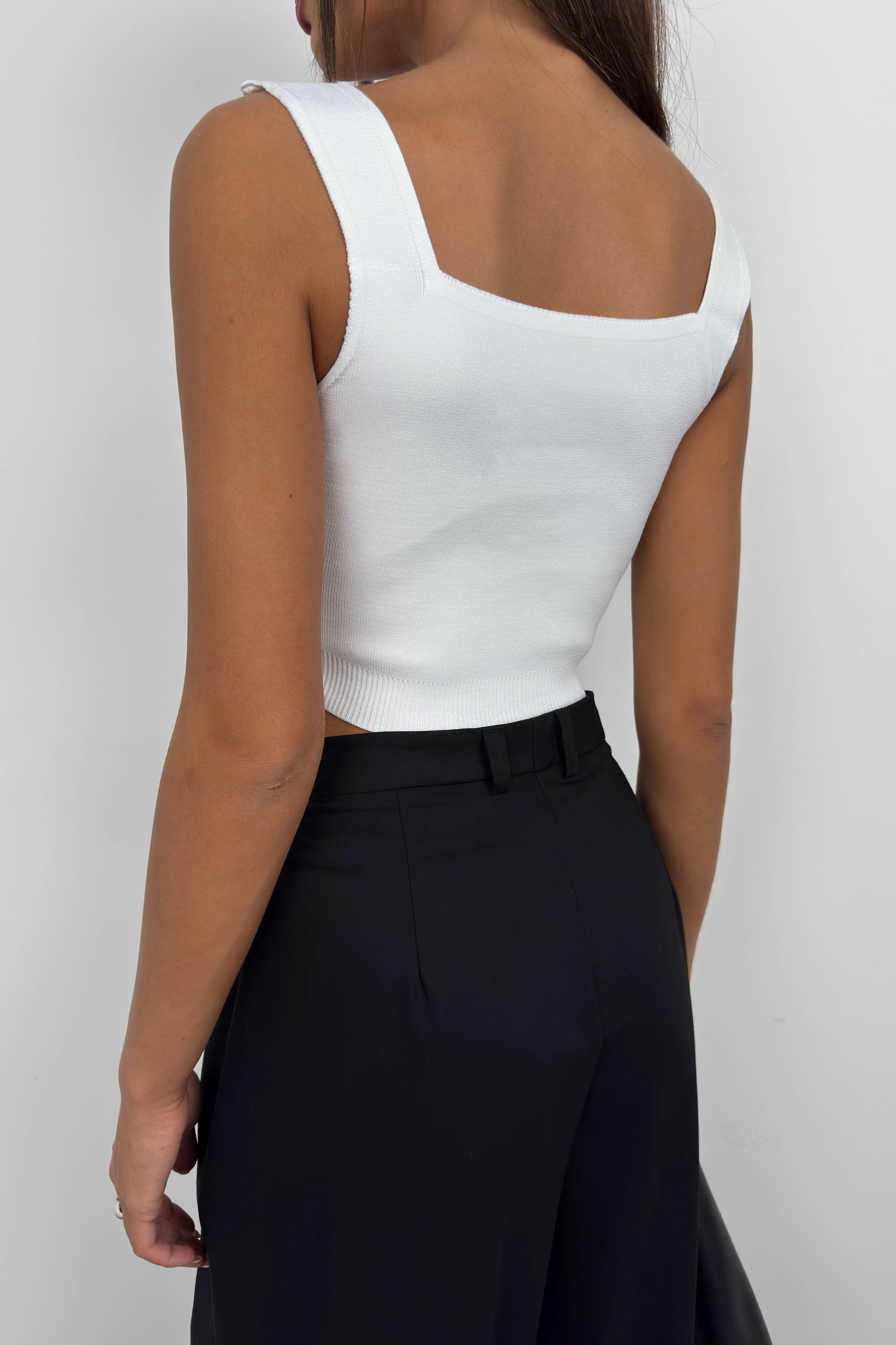 Thick Strap Bust Piping White Knit Blouse