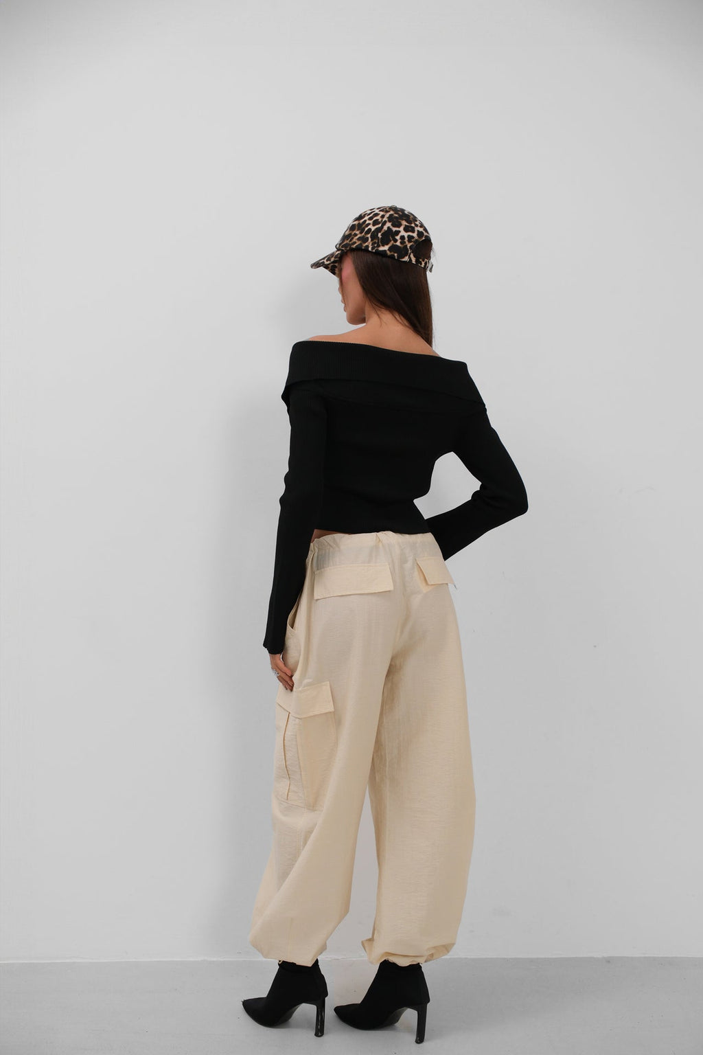 Off-Shoulder Neckline Zippered Black Cardigan