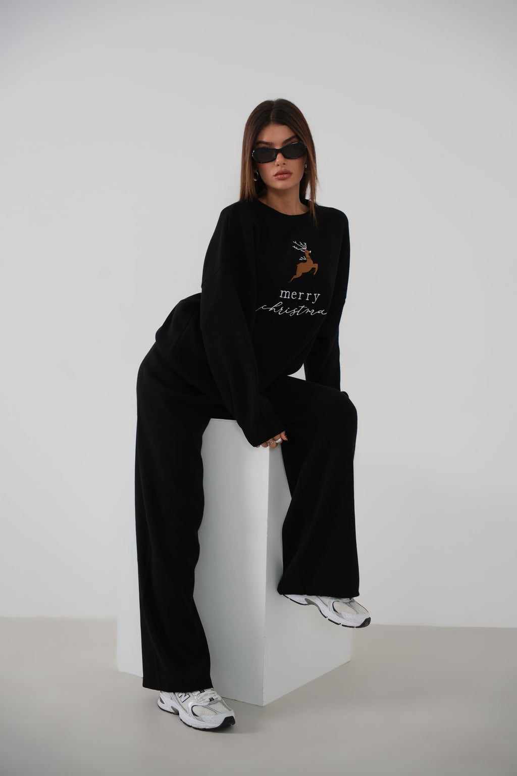 Embroidered Sweatshirter Pants Knit Black Set