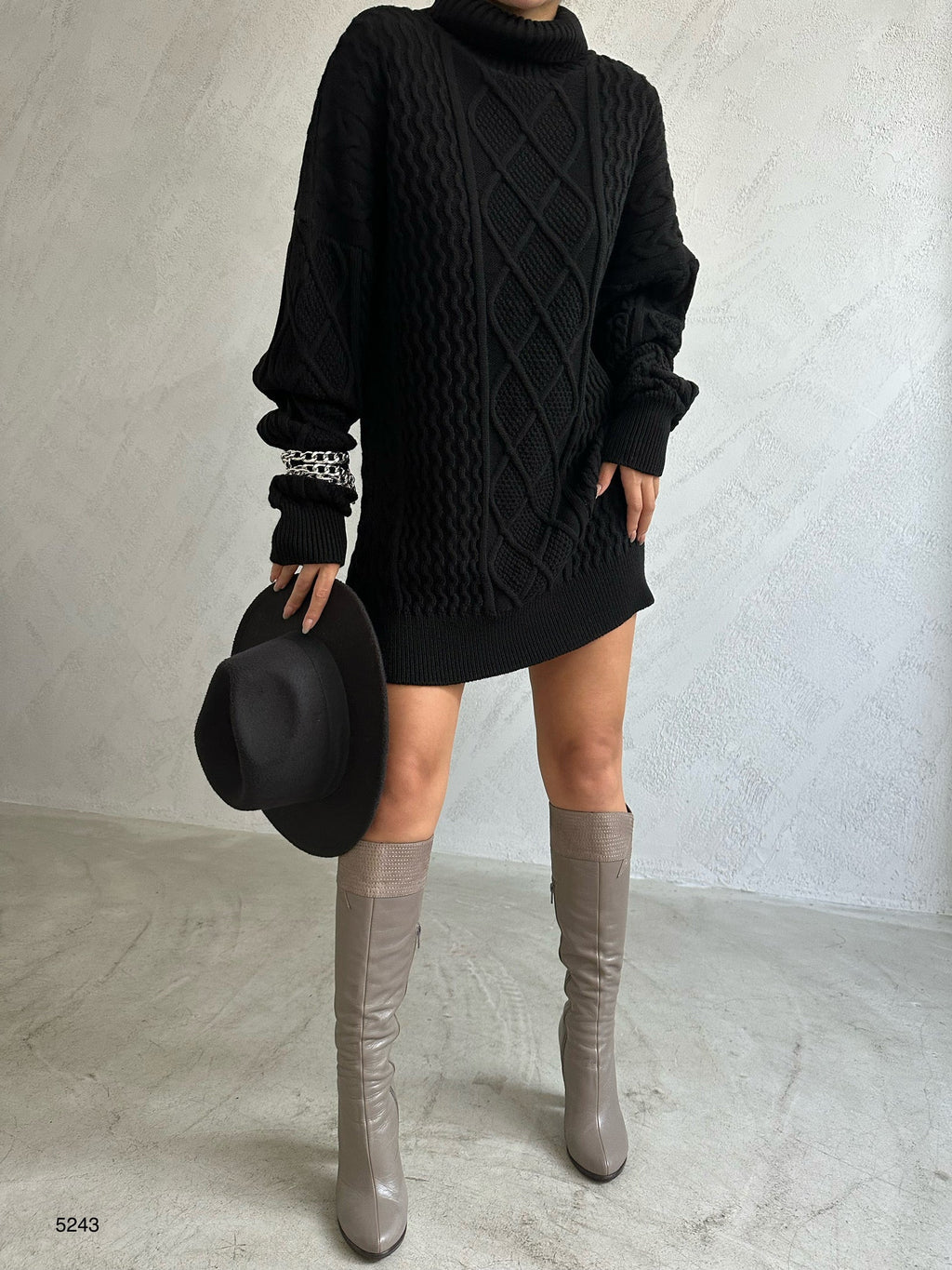 Oversize Bogazli Black Knit Sweater