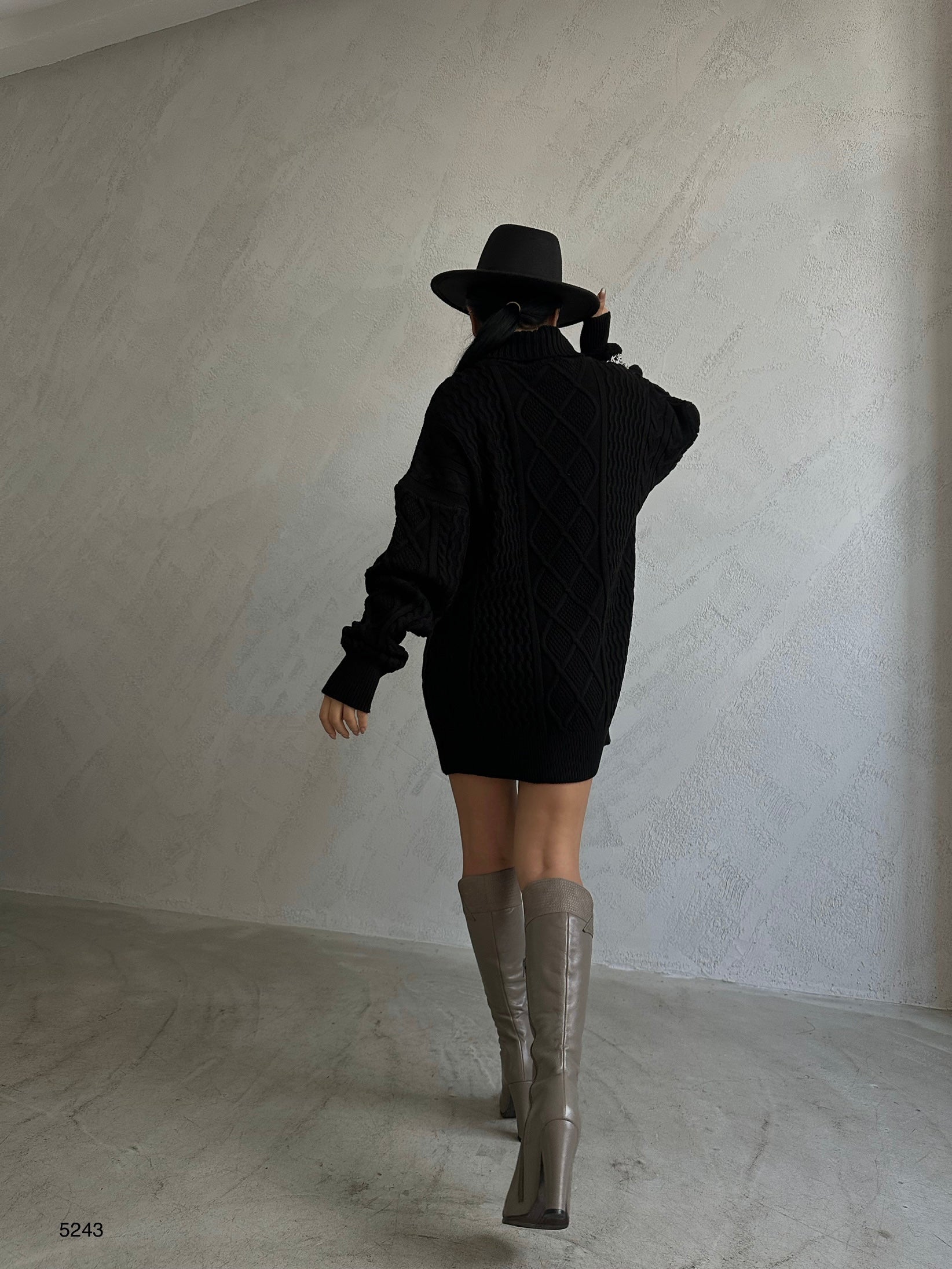 Oversize Bogazli Black Knit Sweater