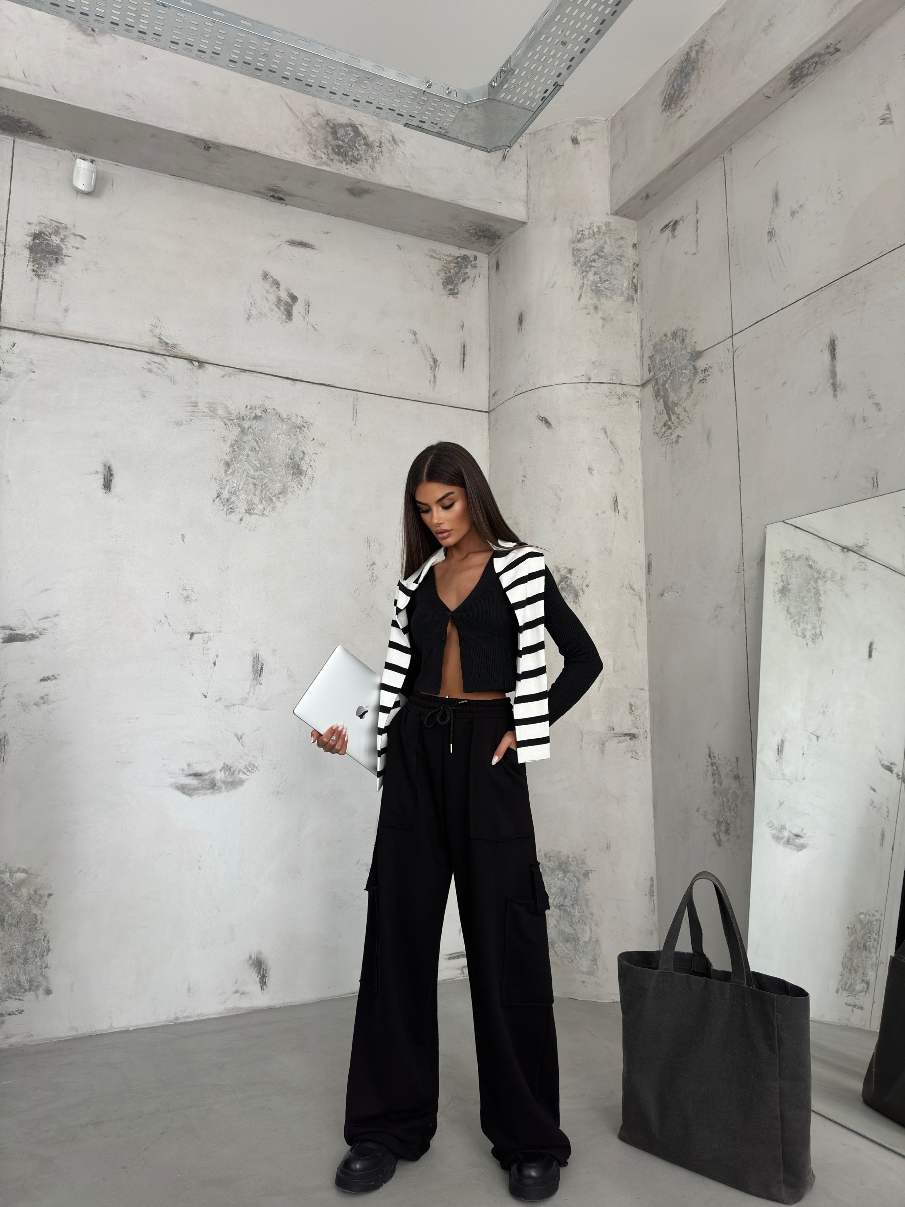 Elastic Cuff Cargo Pocket Black Sweatpants