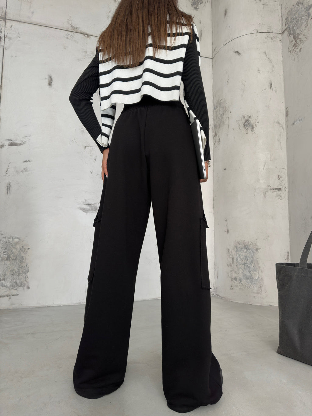 Elastic Cuff Cargo Pocket Black Sweatpants