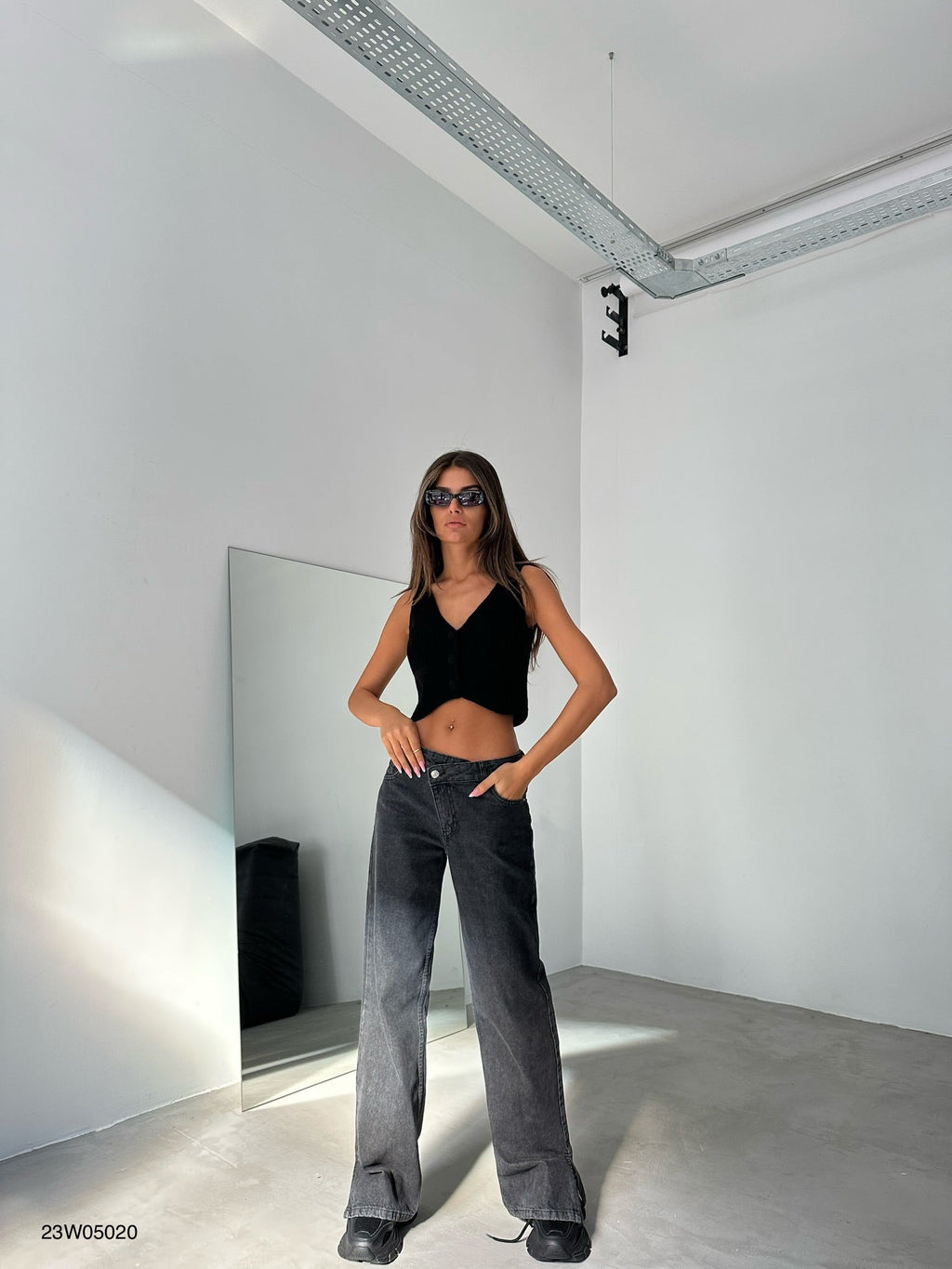 Slit Hem Asimetrik Belt Detail Gray Jeans