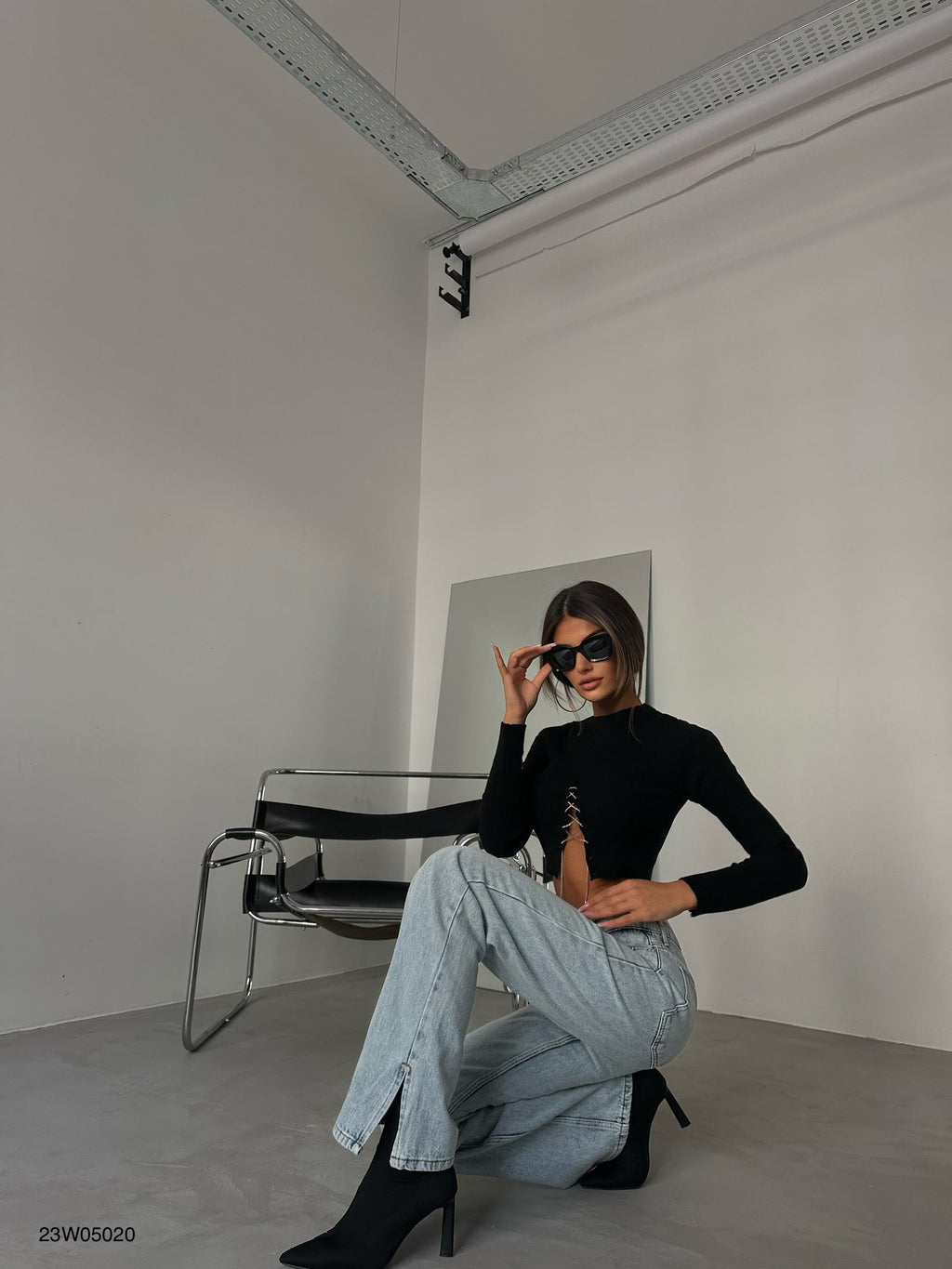 Slit Hem Asimetrik Belt Detail Light Blue Jeans
