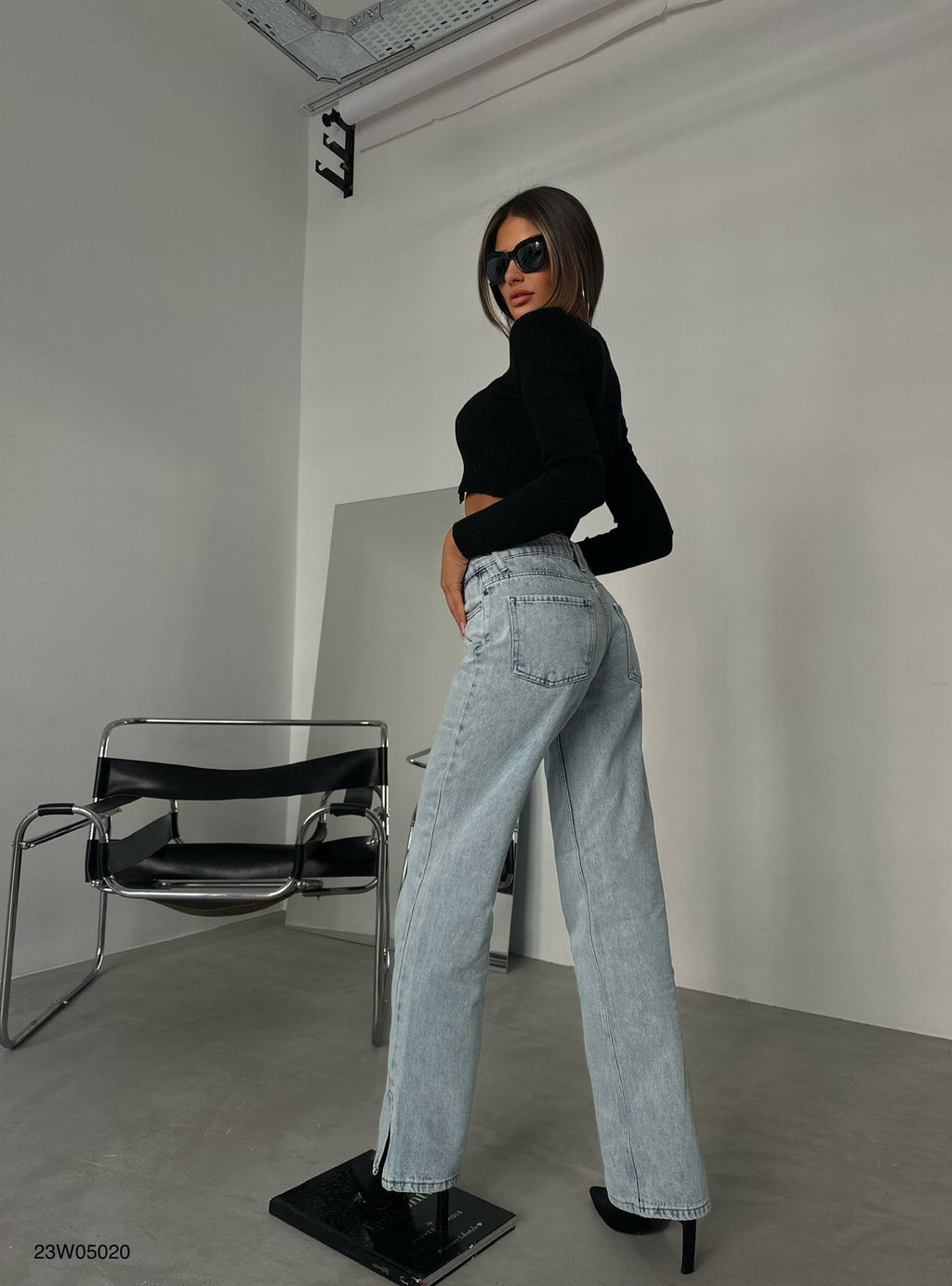Slit Hem Asimetrik Belt Detail Light Blue Jeans