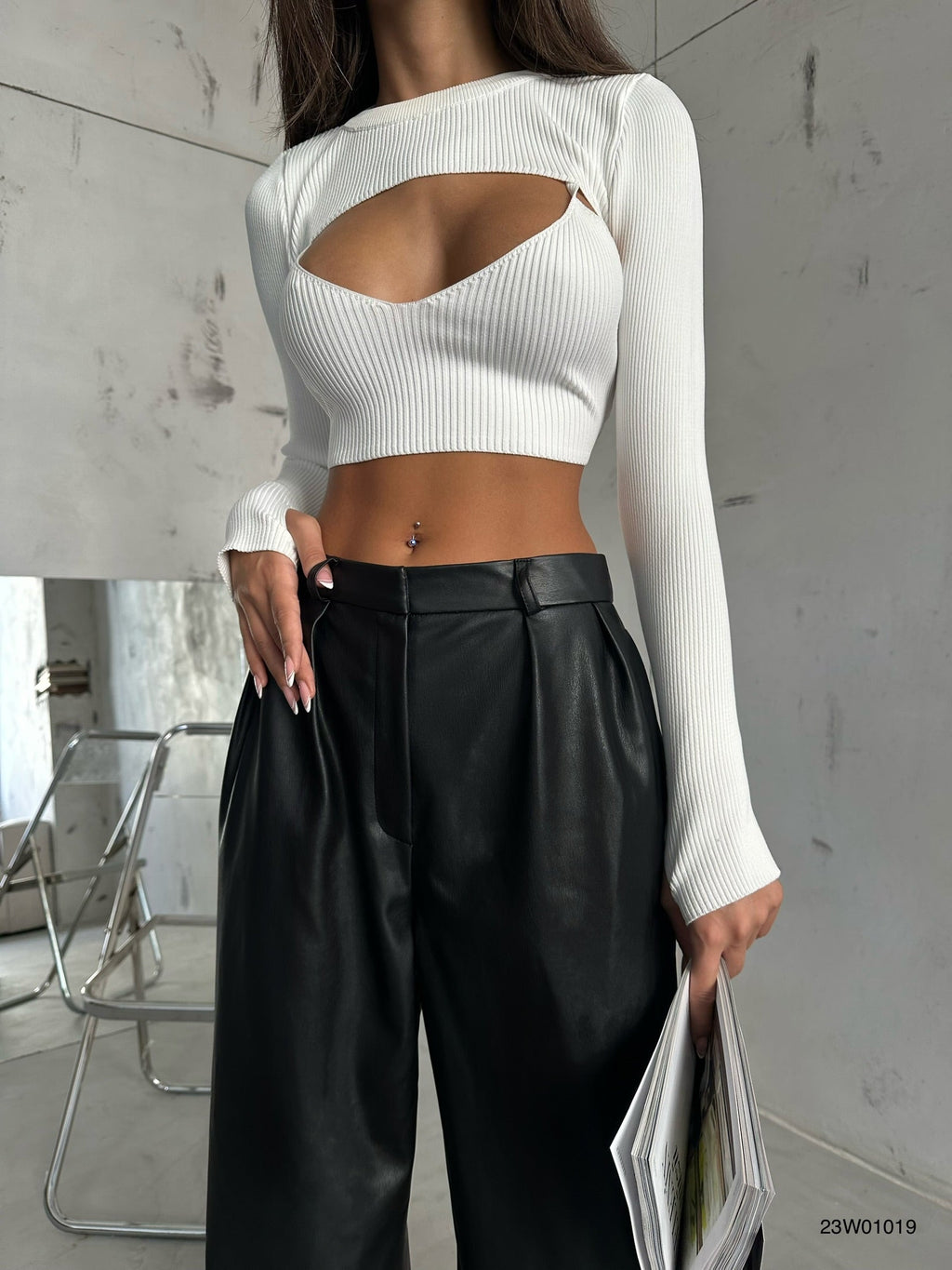 Pleated Wide-Leg Black Leather Pants