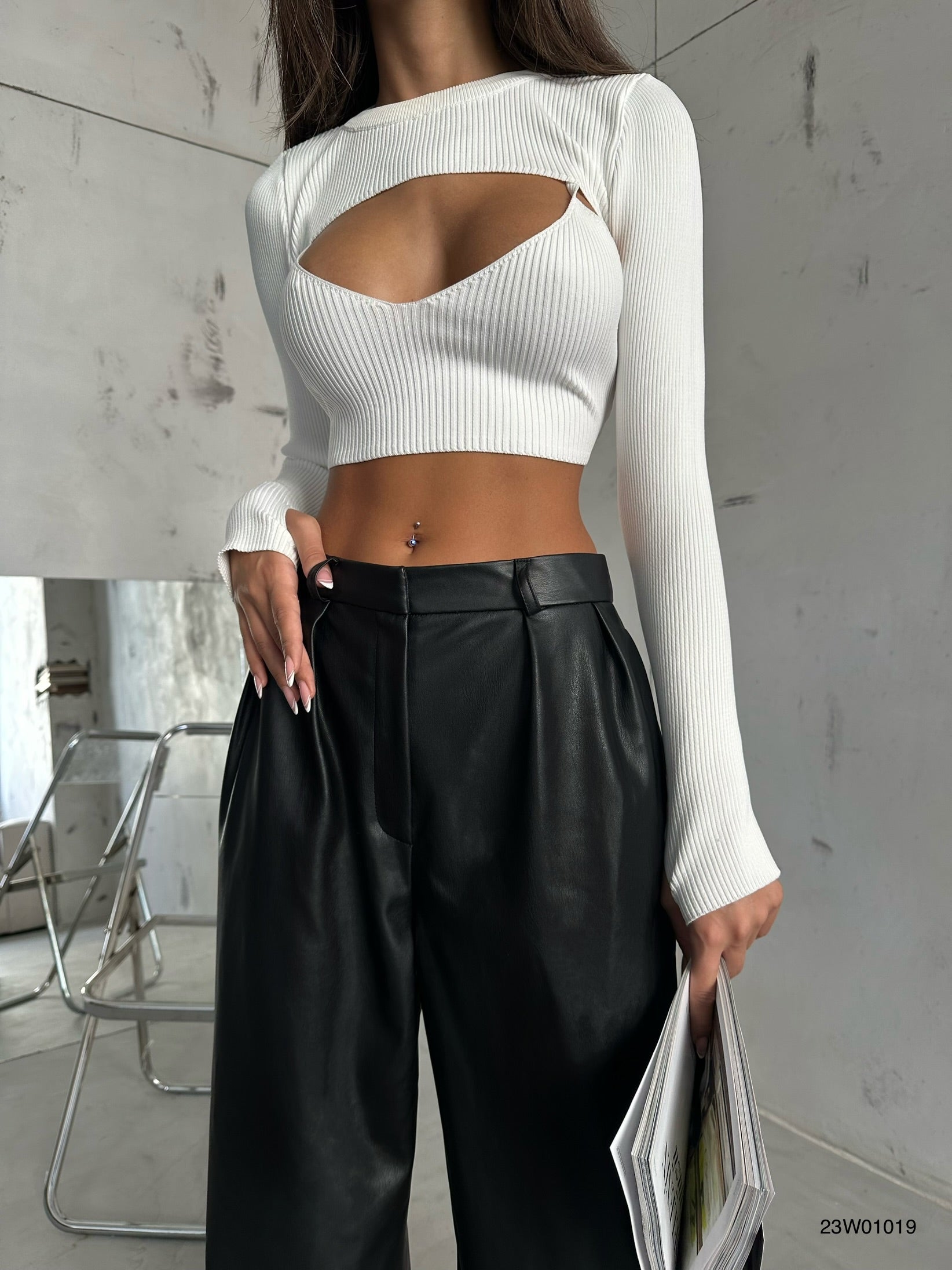 Pleated Wide-Leg Black Leather Pants