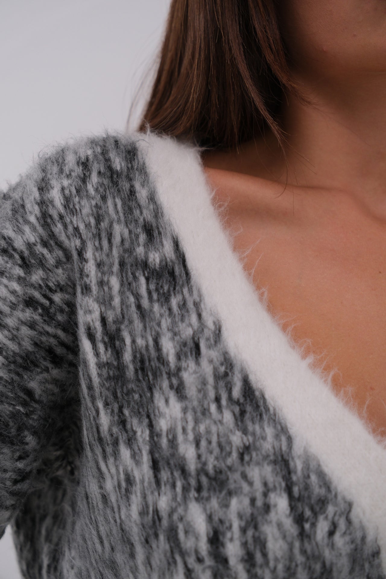 Fuzzy Contrasting Color Light Gray Knit Cardigan