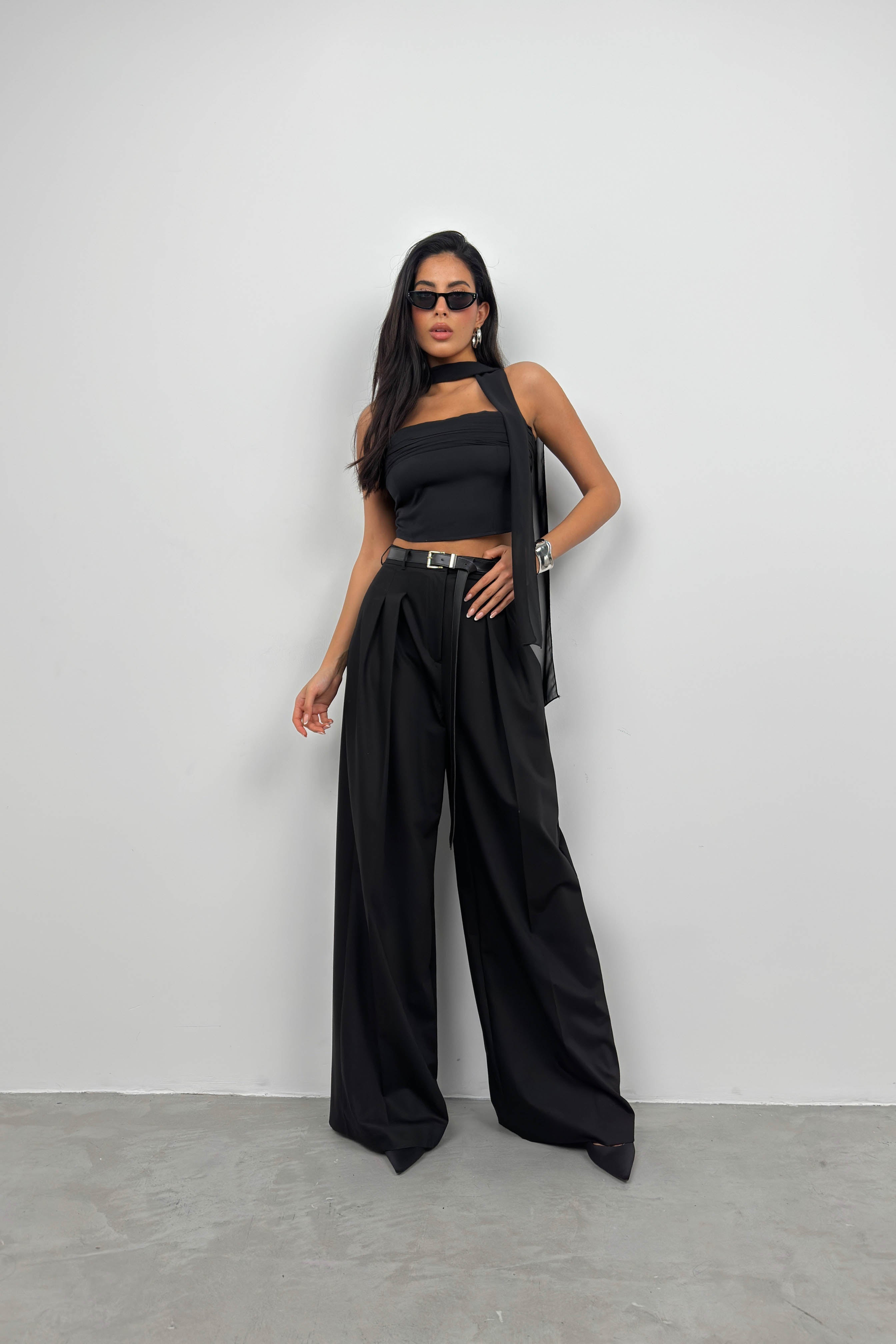 Sal Detay Black Strapless Blouse