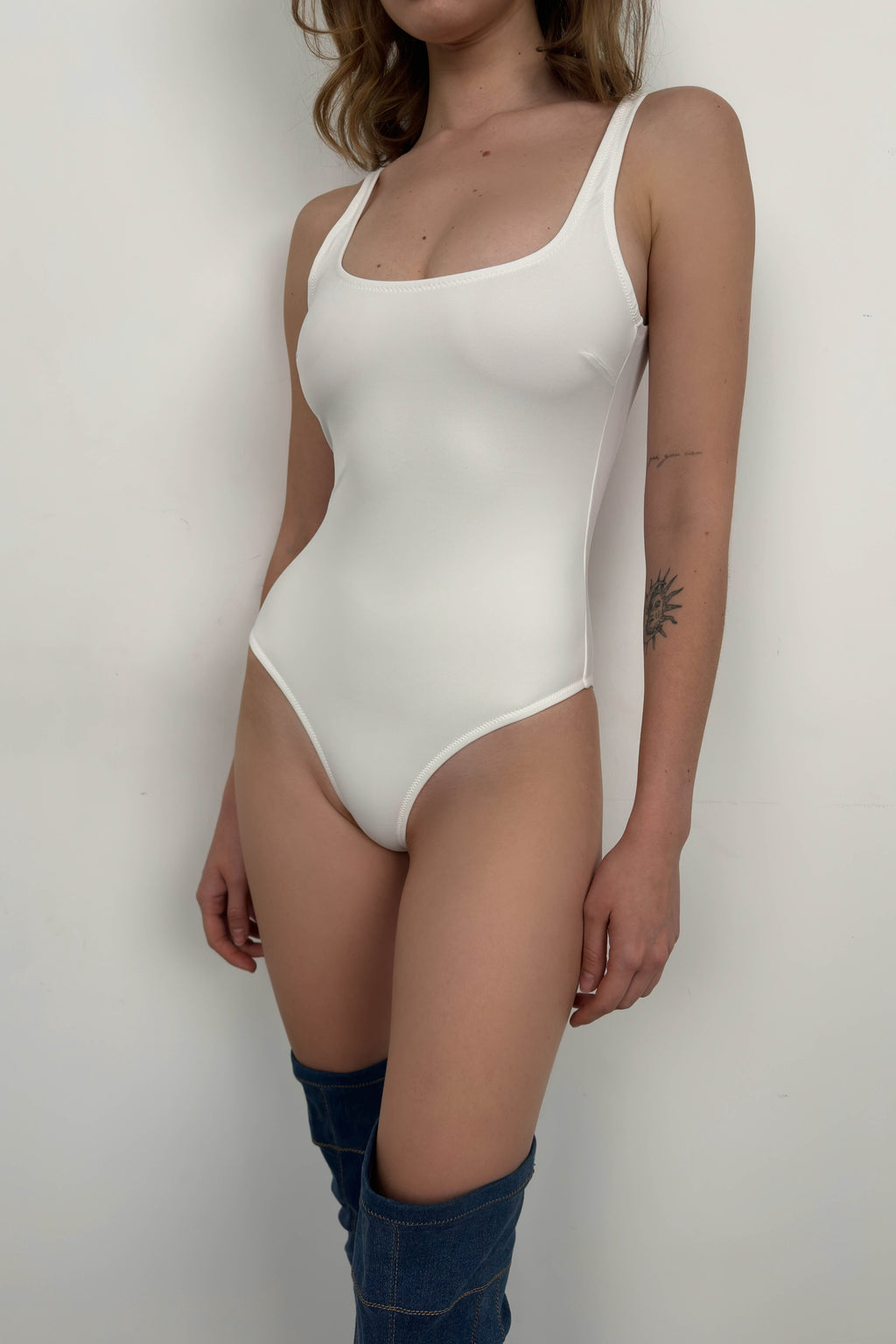 Back Cutout White Racer Mayo