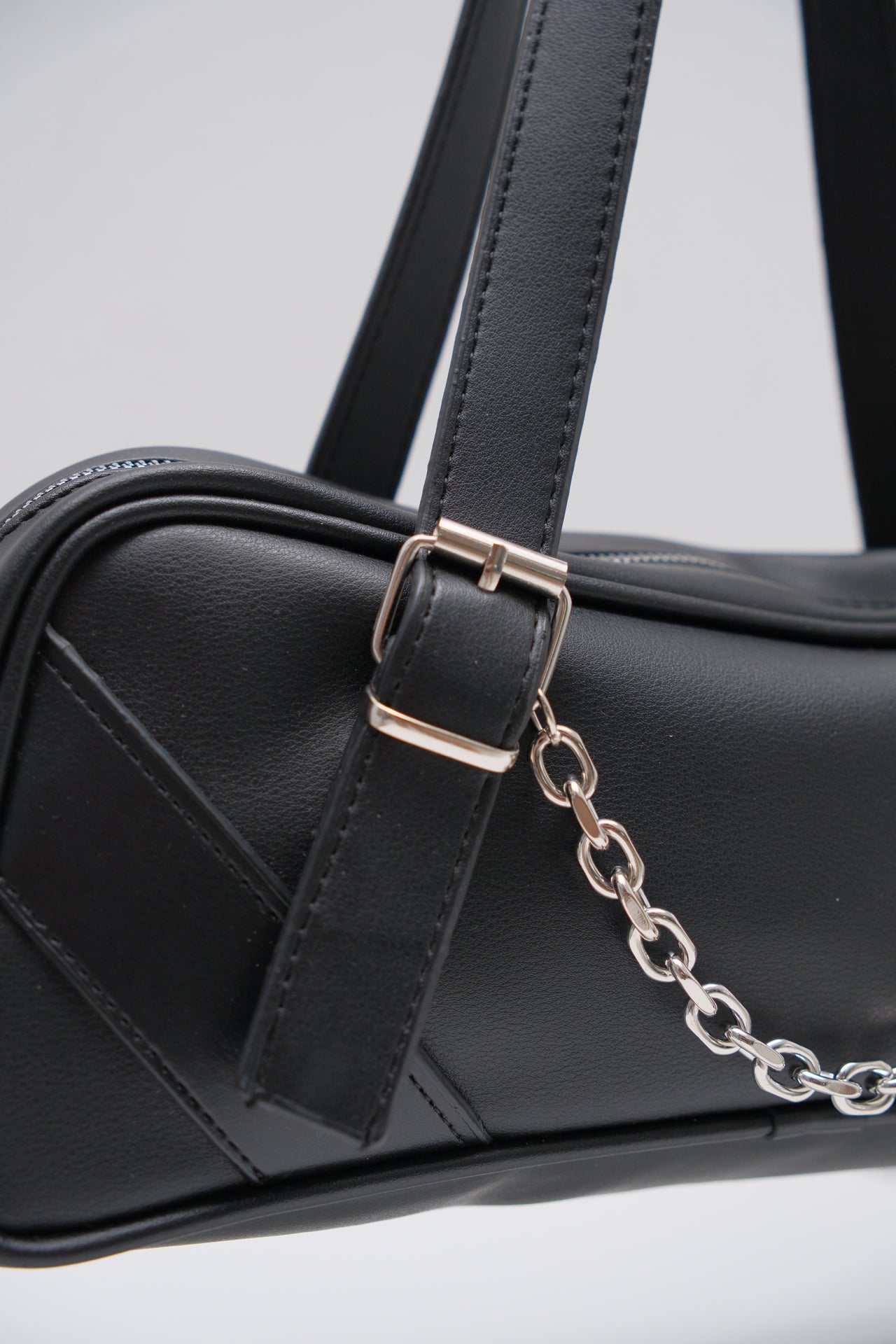 Stdr Chain Detail Handle Black Bag