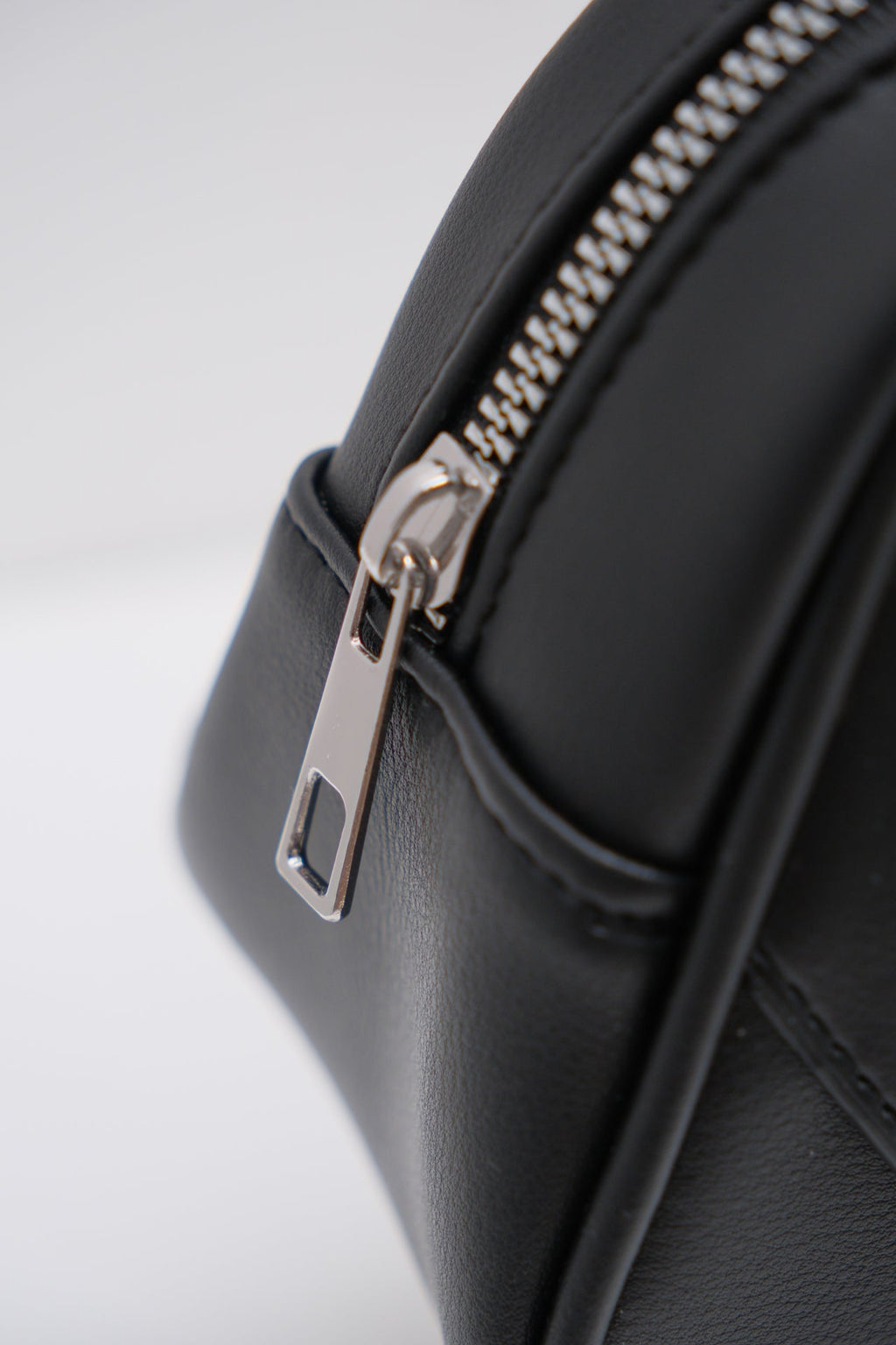 Stdr Chain Detail Handle Black Bag