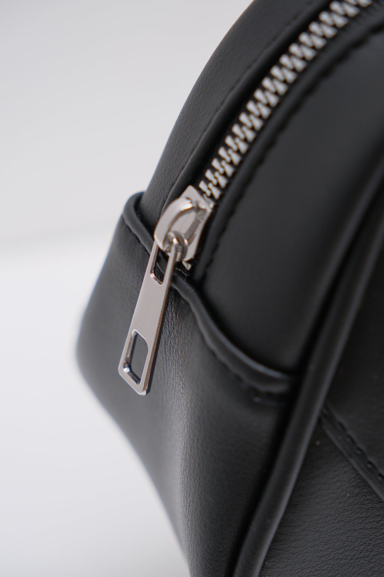 Stdr Chain Detail Handle Black Bag