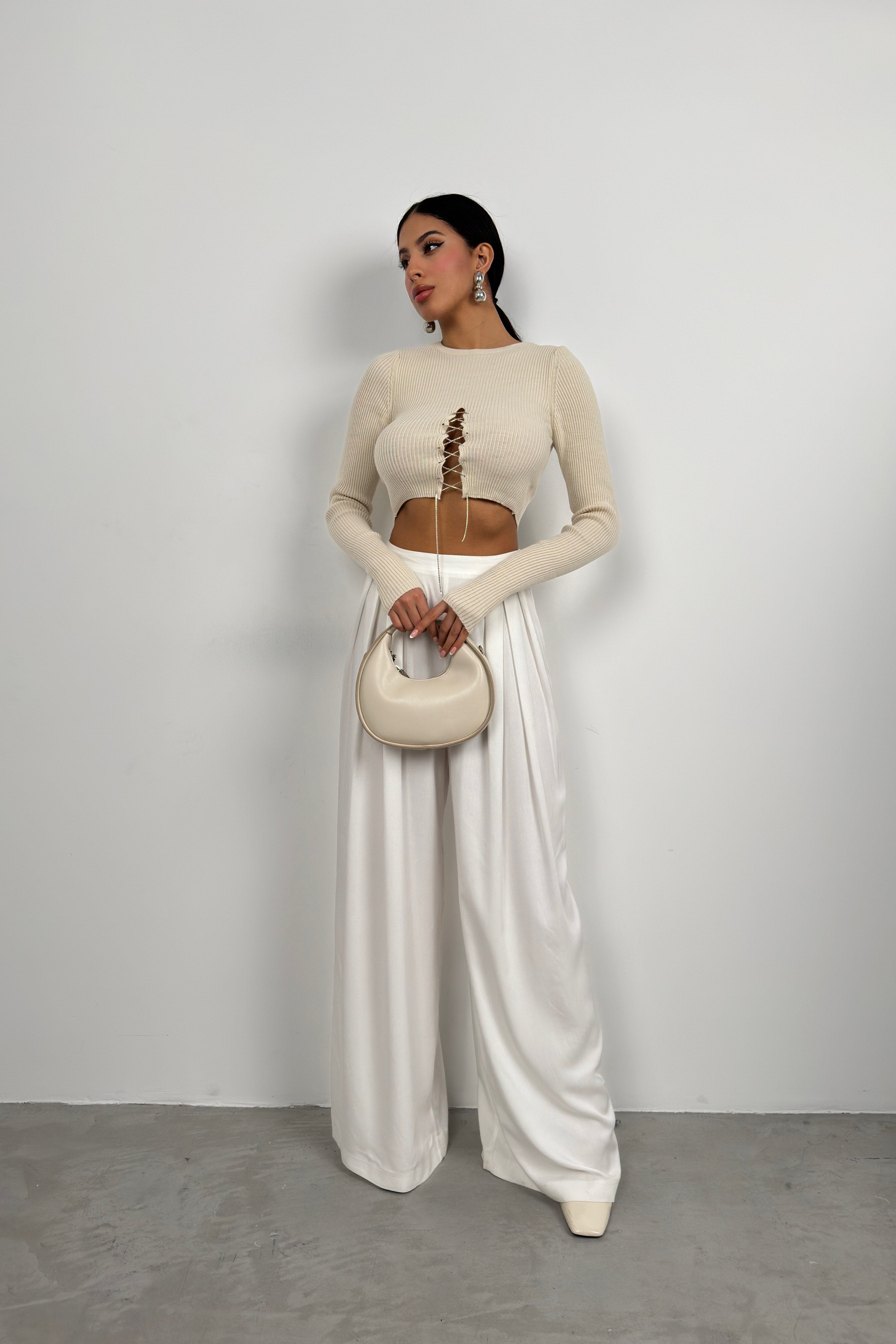 Stone Detail Knit Collar Stone Crop Blouse