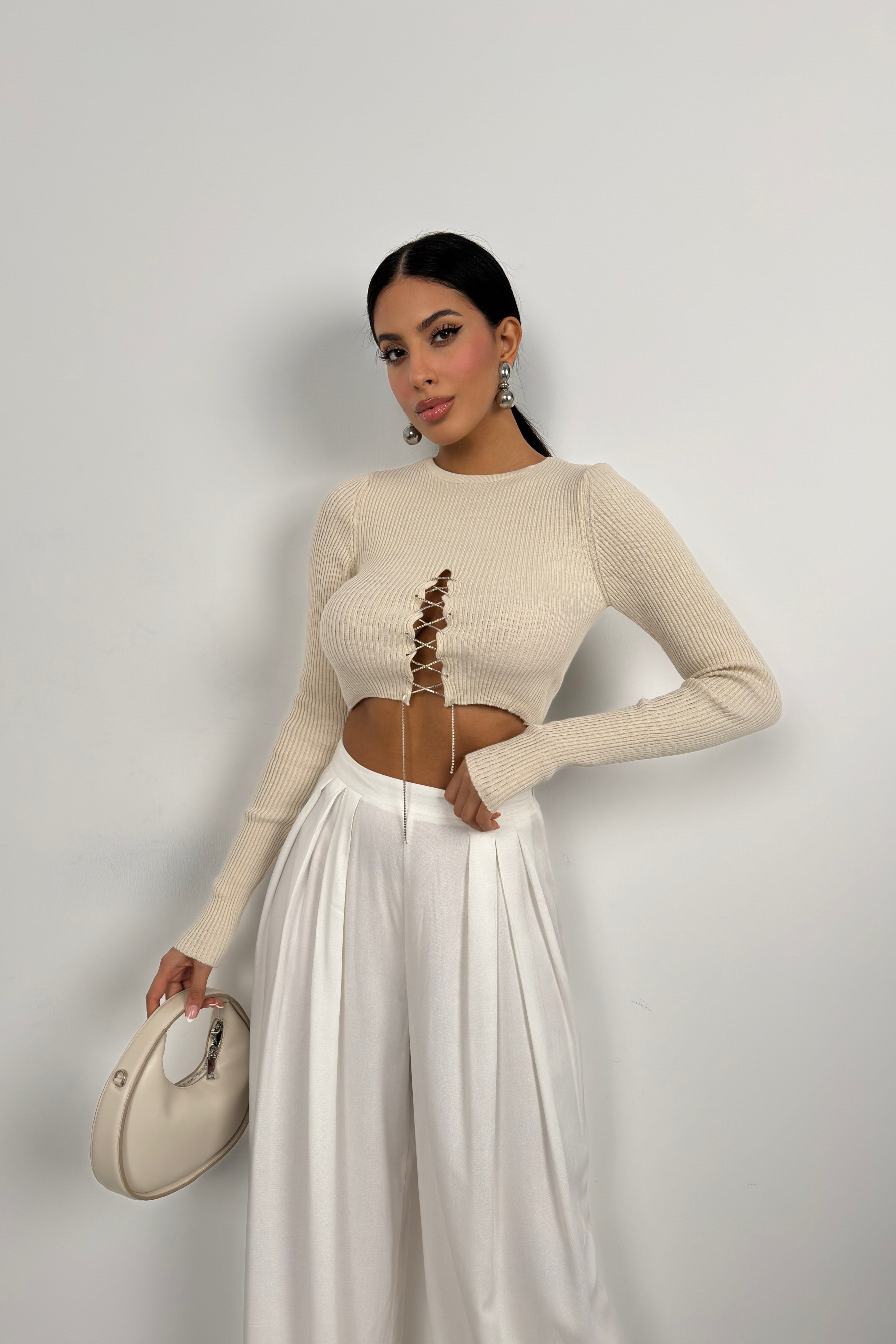 Stone Detail Knit Collar Stone Crop Blouse