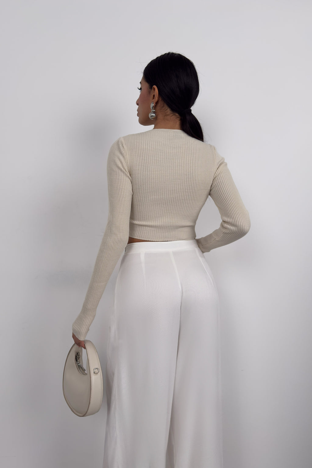 Stone Detail Knit Collar Stone Crop Blouse