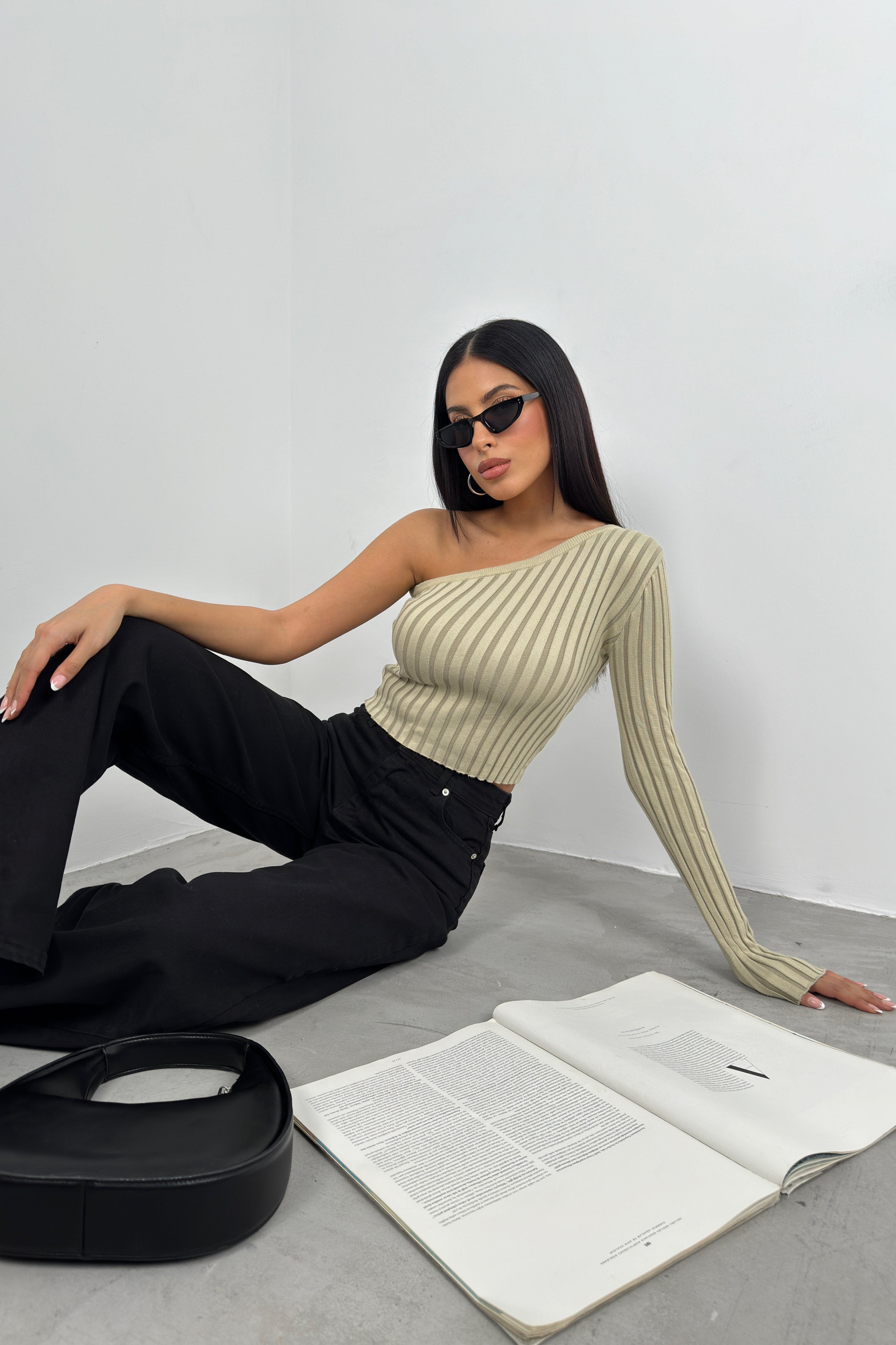 Single-Sleeve Fitilli Beige Knit Blouse